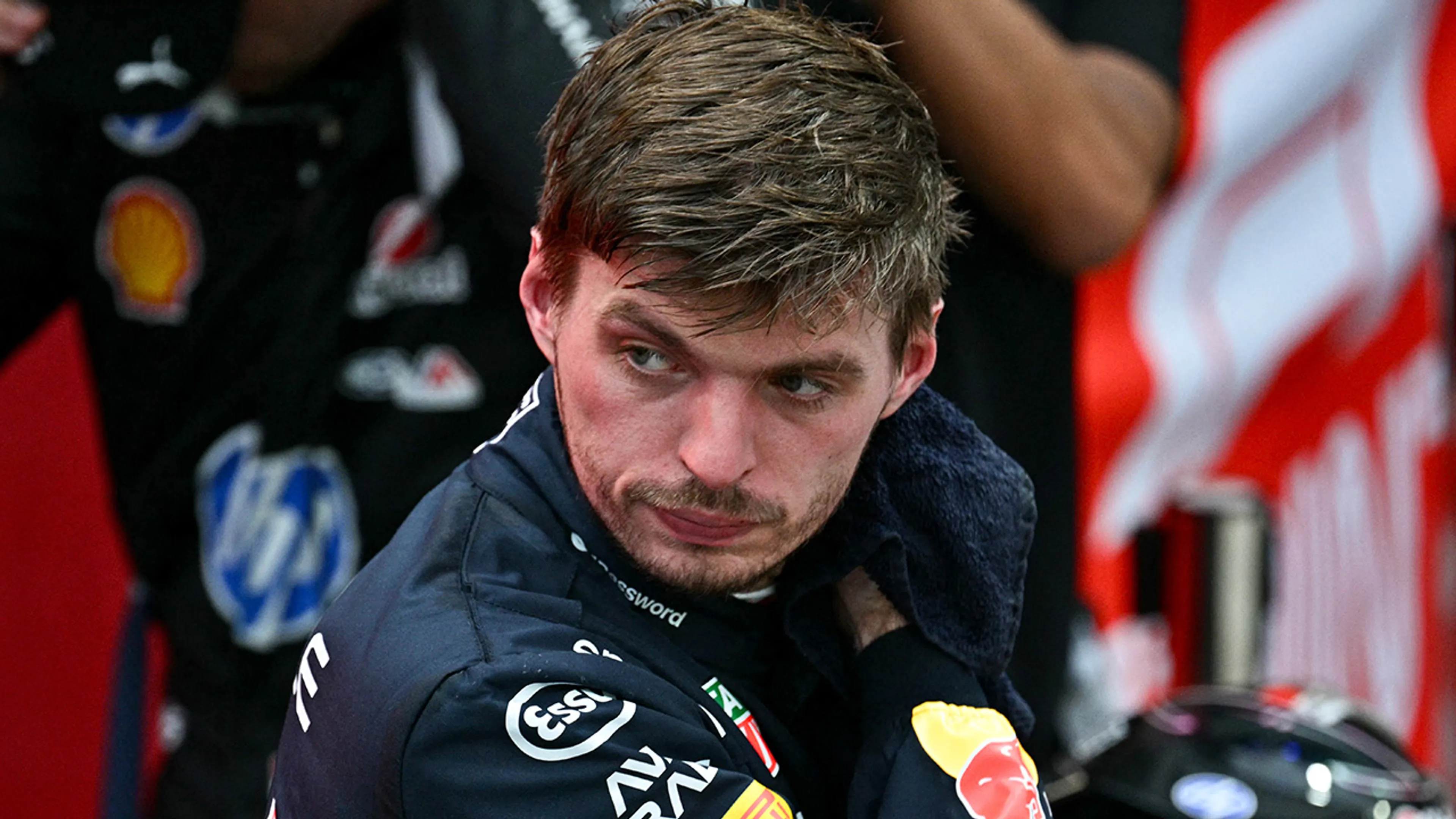 Max Verstappen in de bres voor teamgenoot: ‘Persoonlijke aanvallen zijn niet oké!’