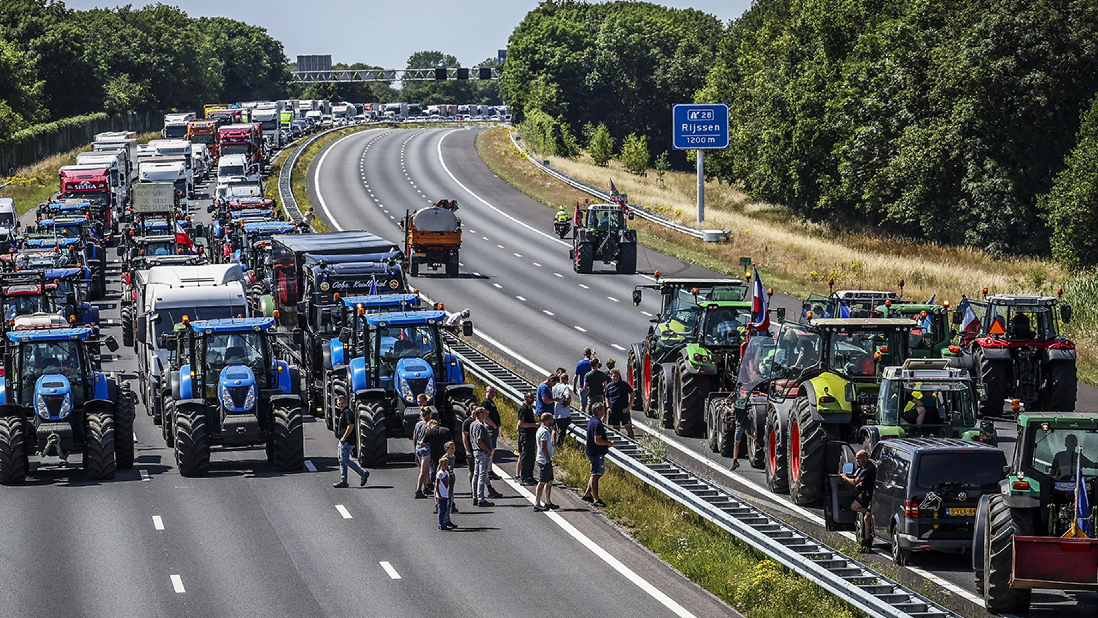 Agractie roept op tot nieuwe blokkades op drukke plekken: 'We moeten volhouden met onze acties'