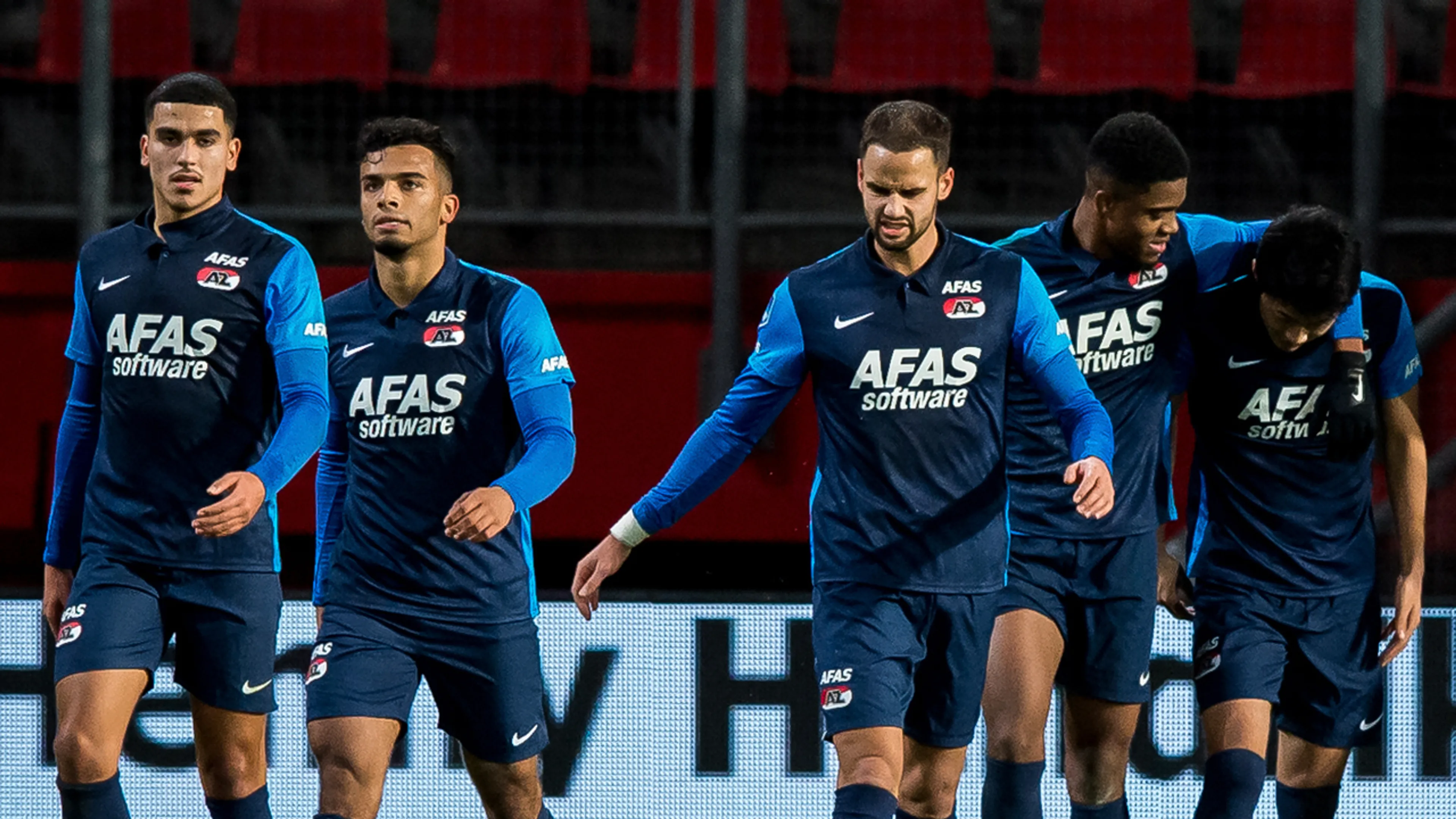 AZ behaalt eerste zege onder leiding van trainer Jansen