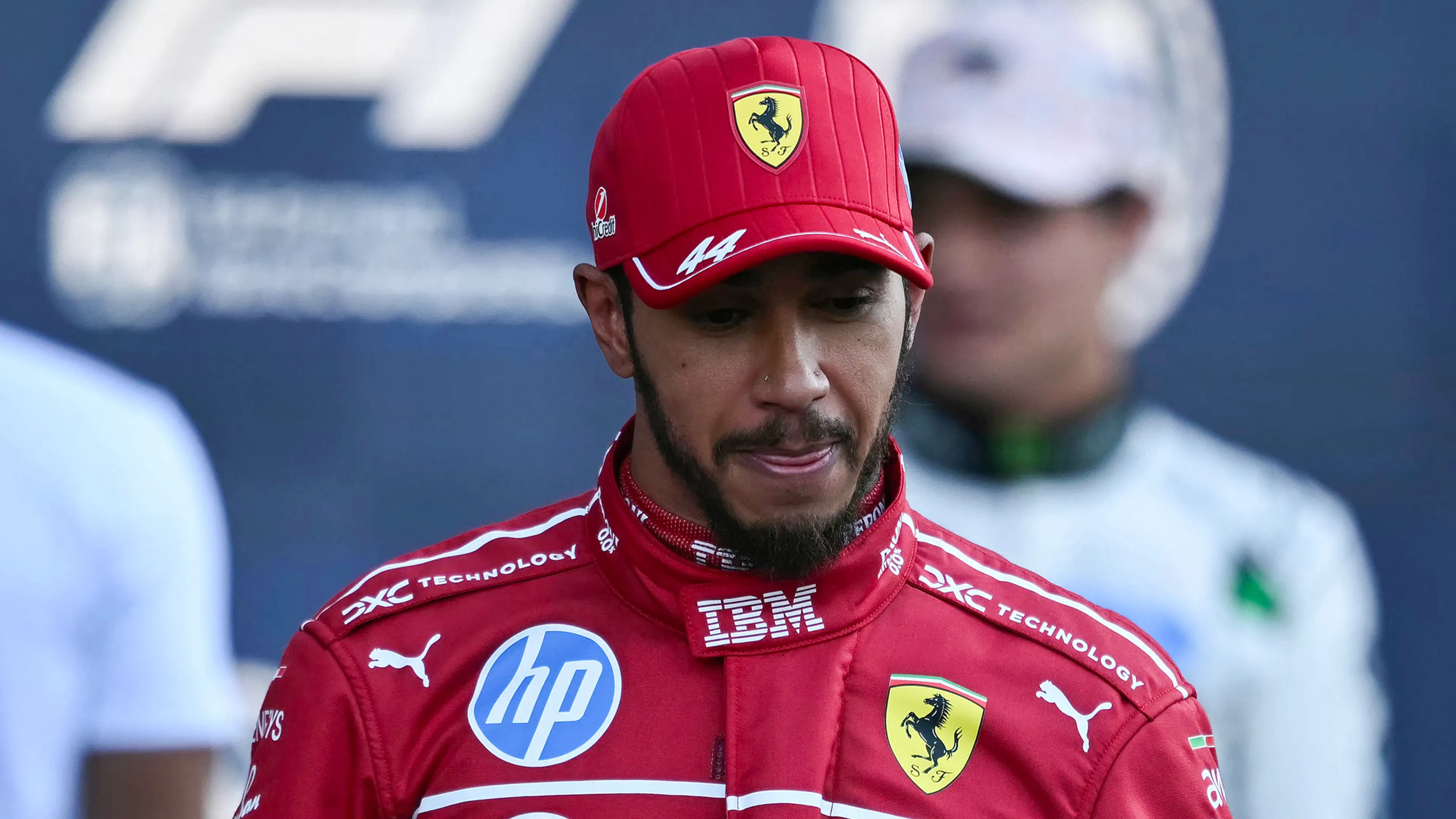 Lewis Hamilton reageert op geruchten over voortijdig vertrek bij Ferrari
