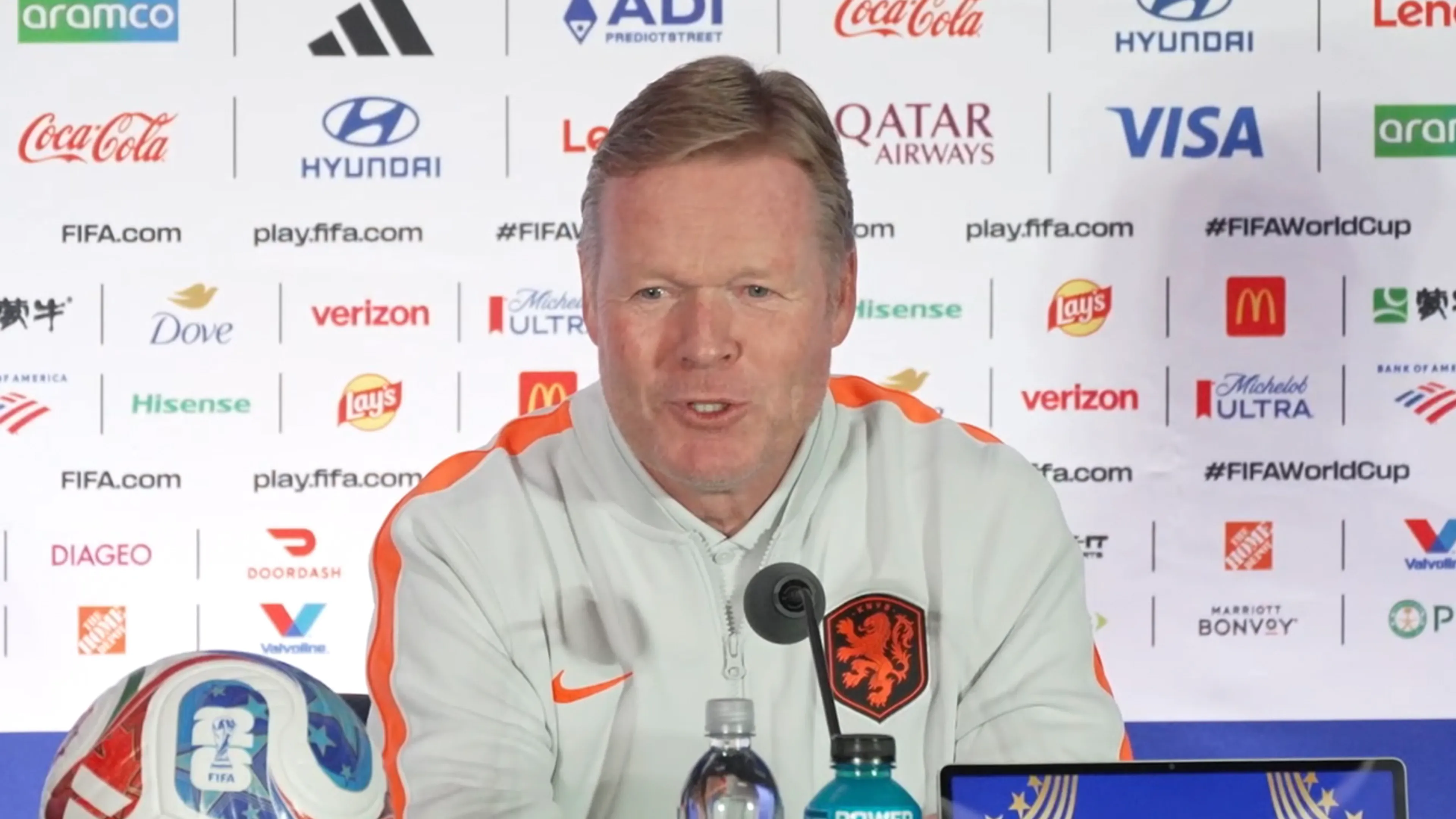 Frenkie de Jong 'licht vraagteken' bij Oranje: 'Het zit beneden zijn middel...'