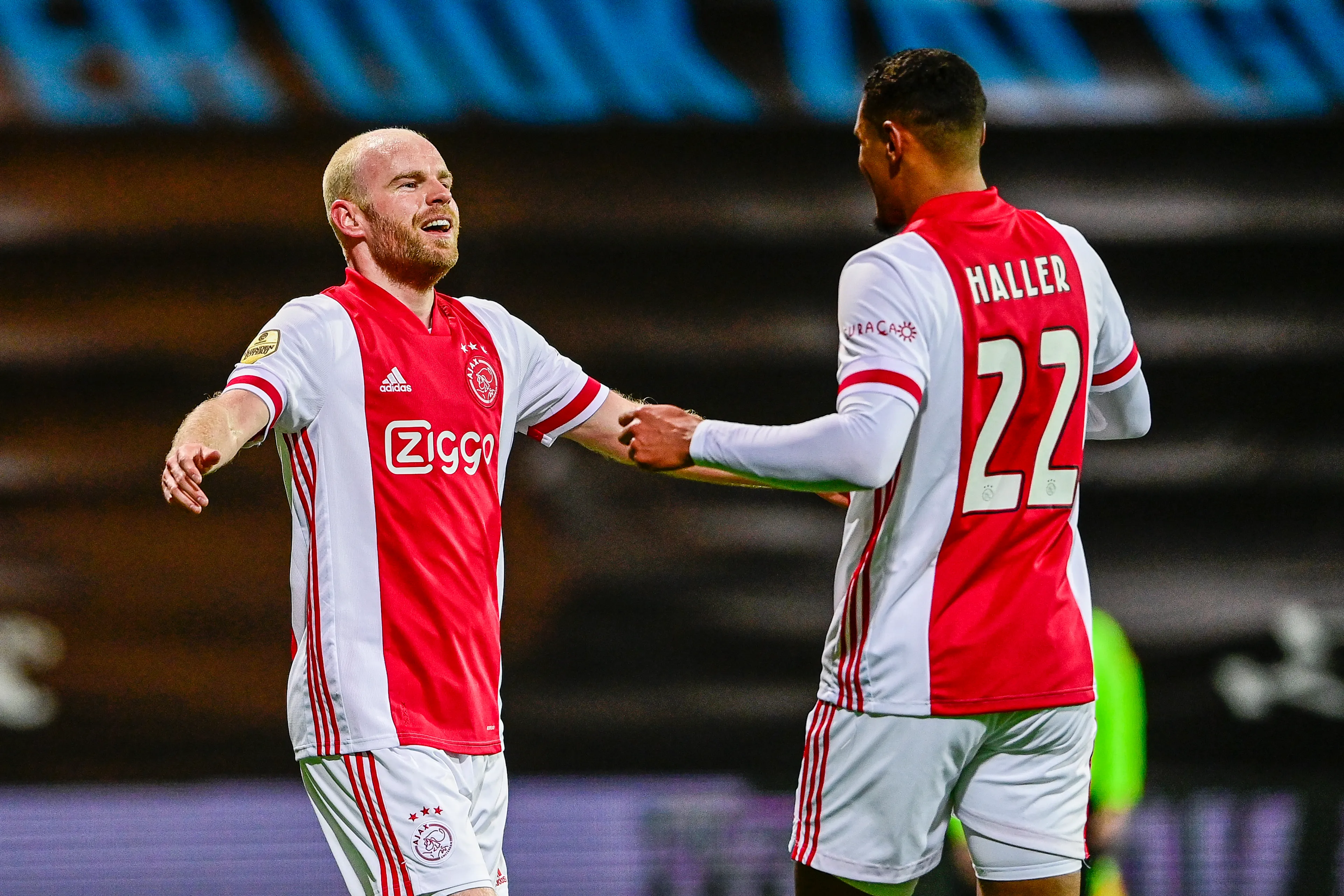 Ajax maakt geen fout en loopt verder uit op PSV