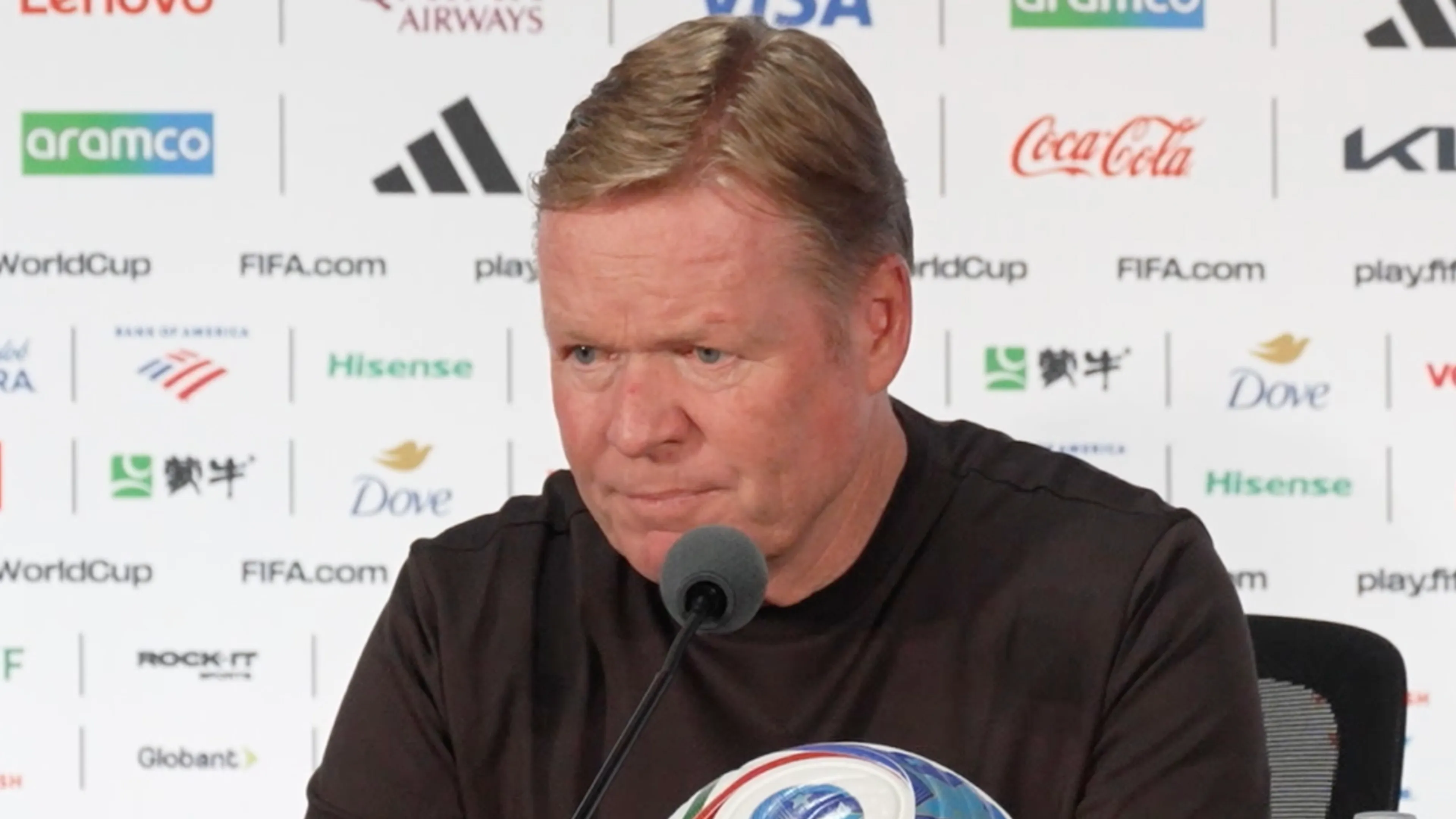 Heeft Ronald Koeman spijt van zijn wissels tegen Japan? 'Nee, daar heb ik geen spijt van'