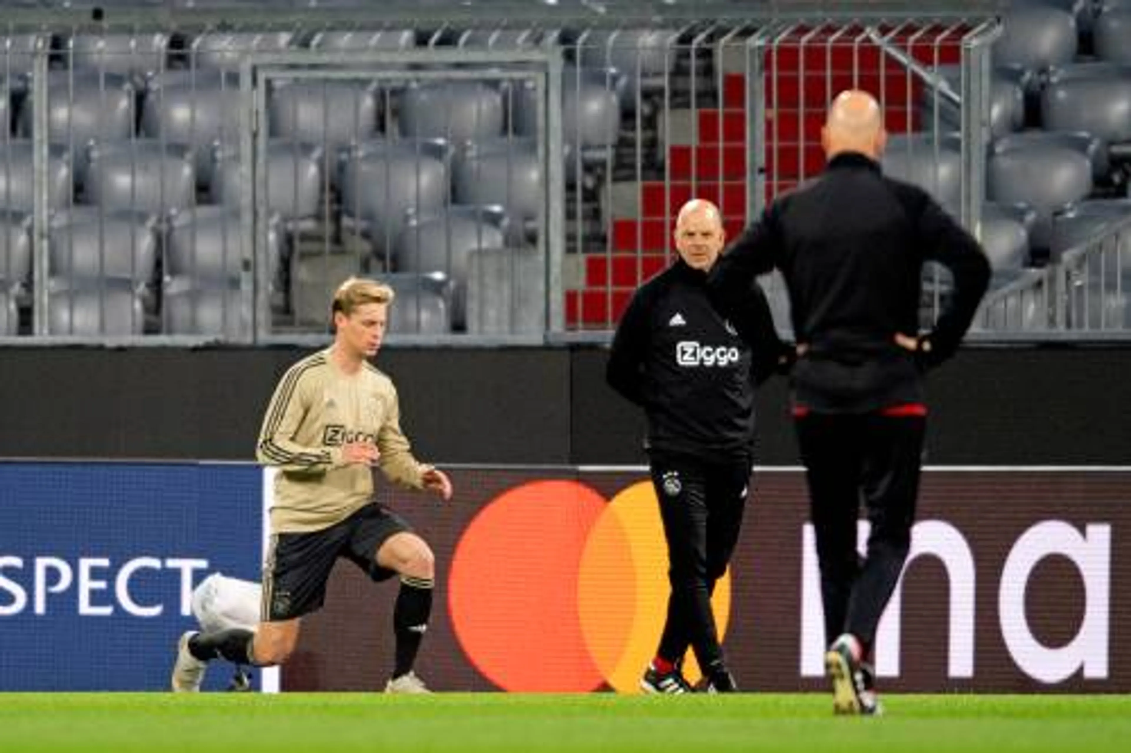 Ajacied De Jong nog onzeker voor duel met AZ