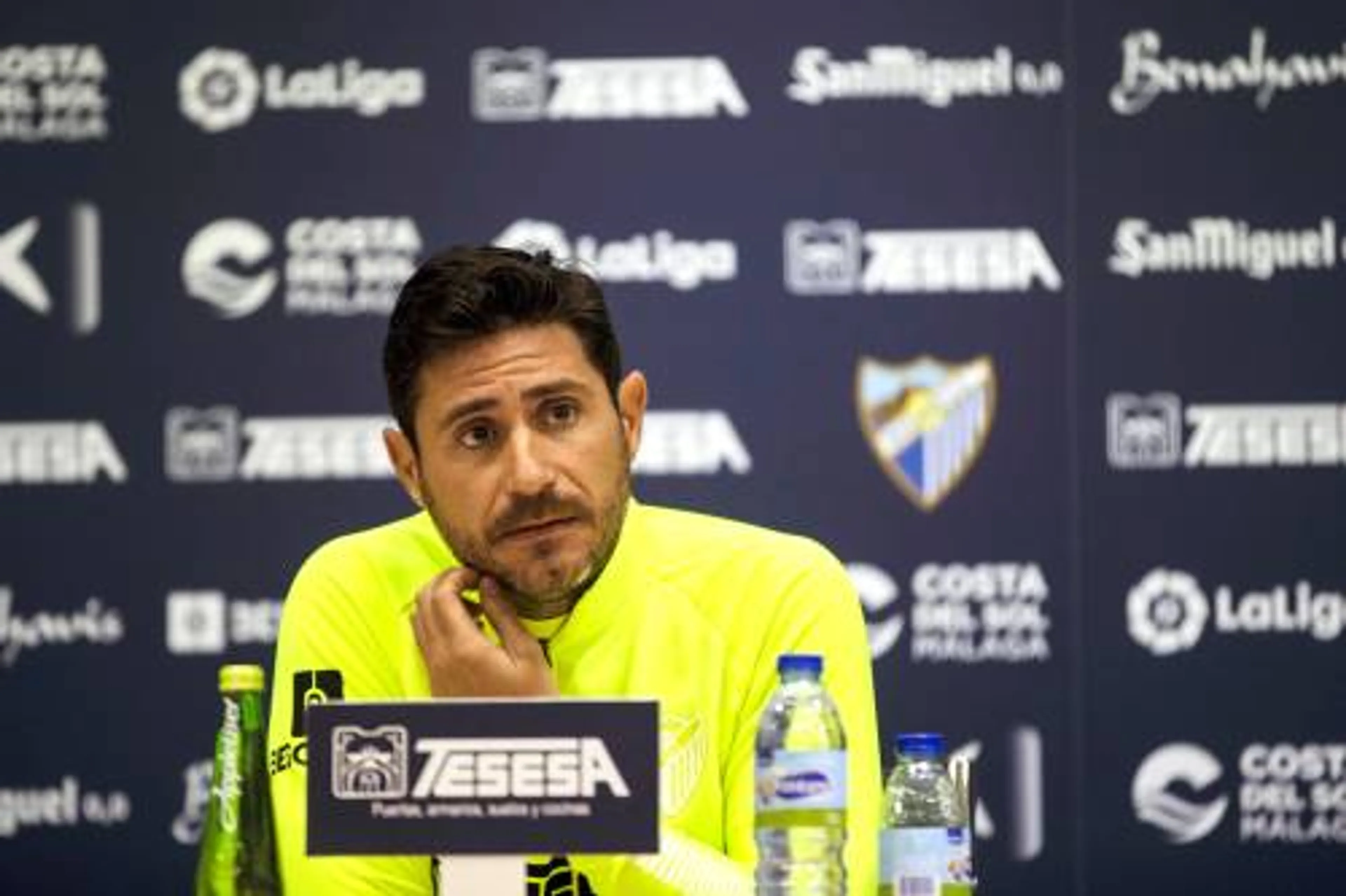Trainer Málaga op non-actief gesteld na tonen geslachtsdeel