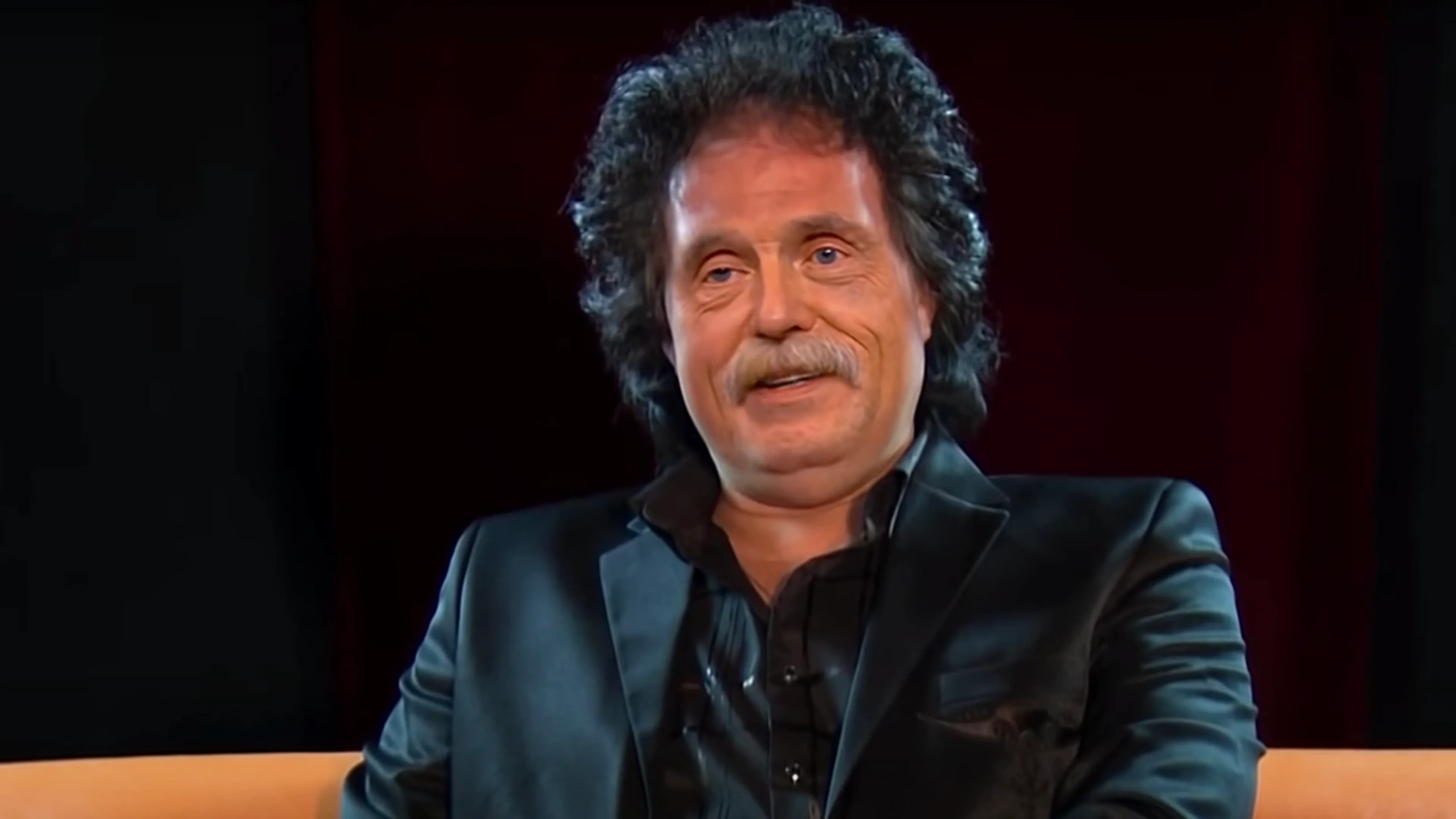 Johan zingt 'If I tell you' als René le Blanc in deepfake-video