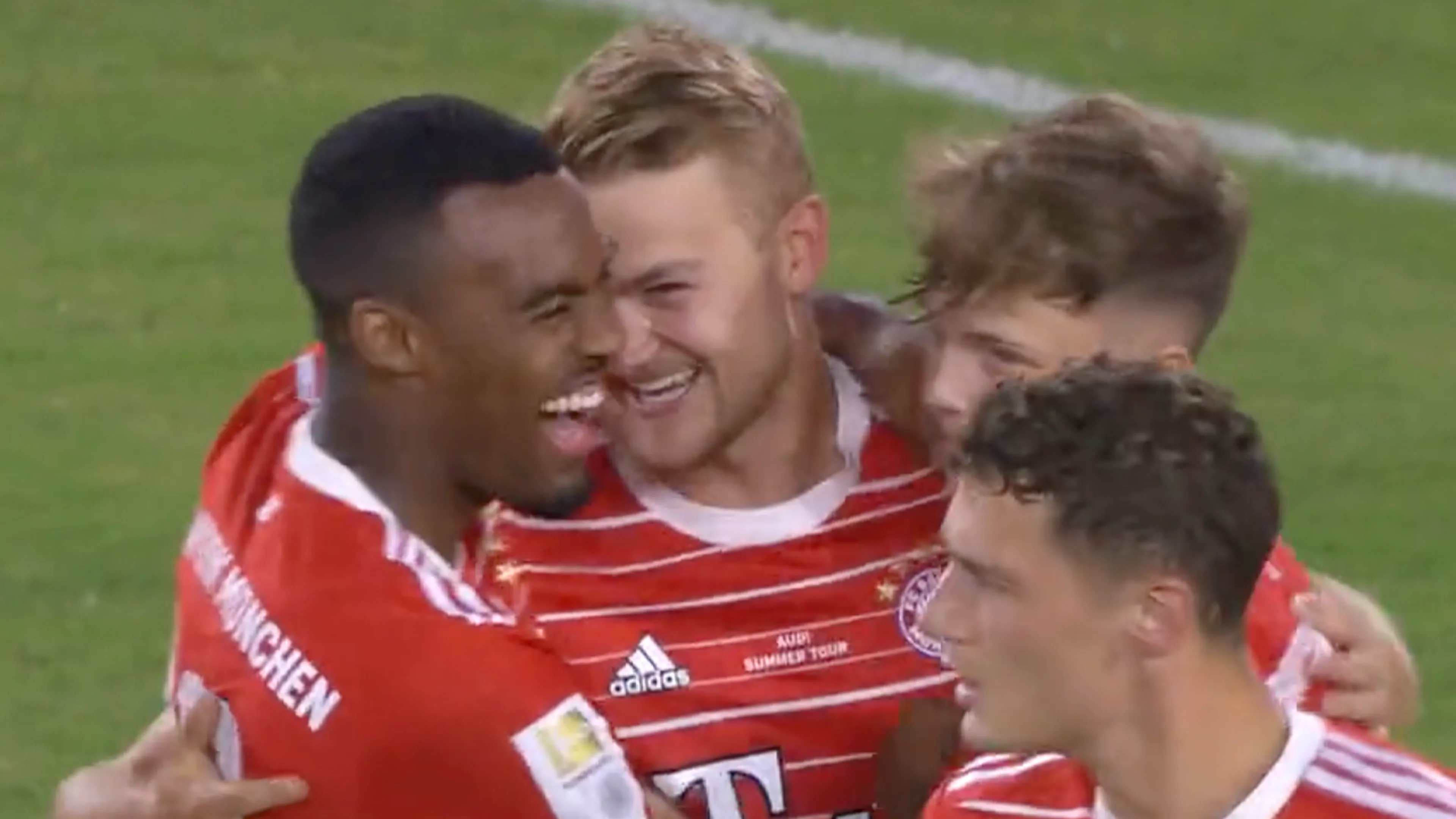 Videogoal: De Ligt scoort met heerlijke volley bij debuut voor Bayern München