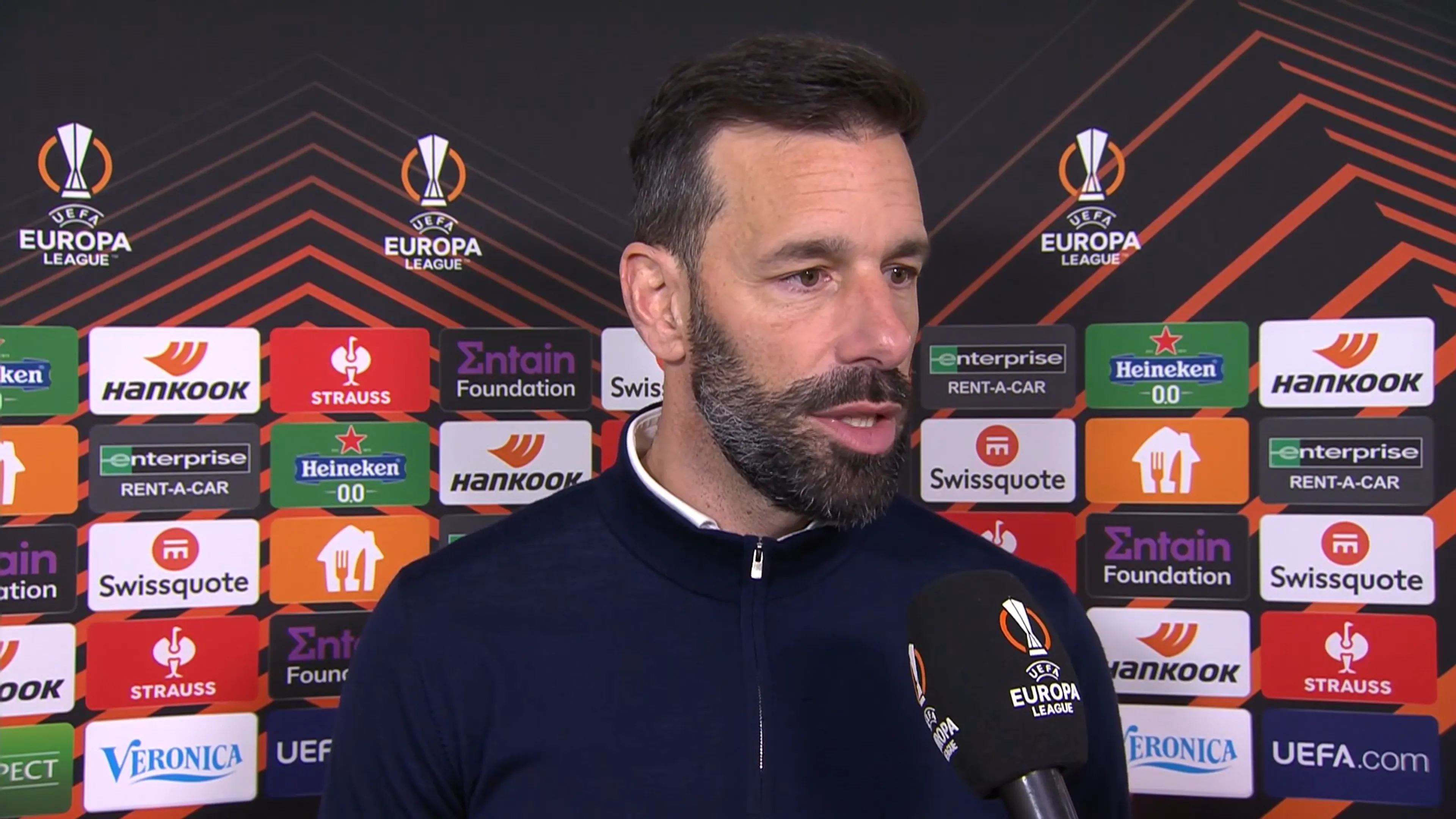 Van Nistelrooij complimenteert zijn team: 'Ik had niet meer van ze kunnen vragen'