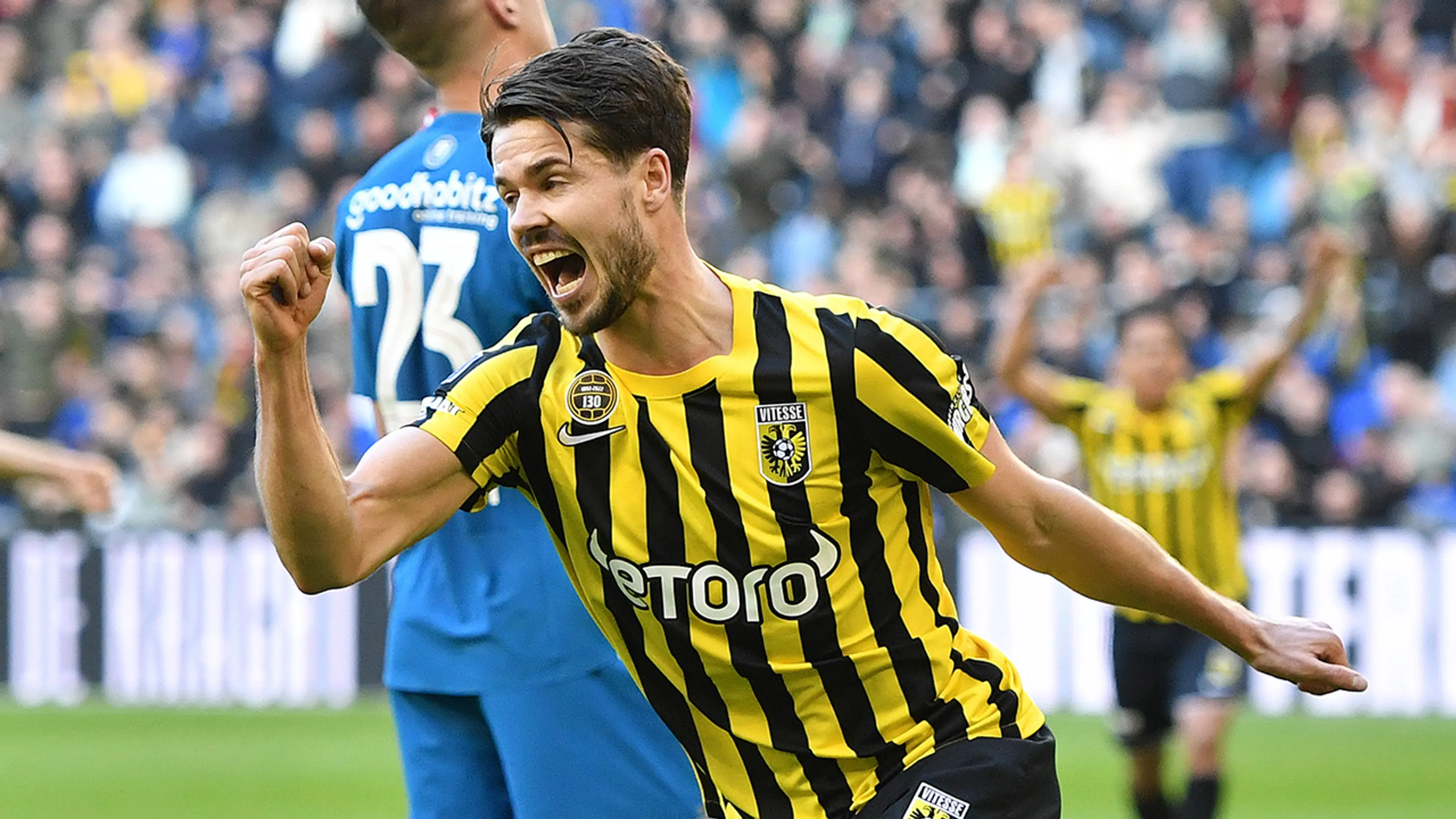 PSV raakt met gelijkspel tegen Vitesse achterop in titelstrijd