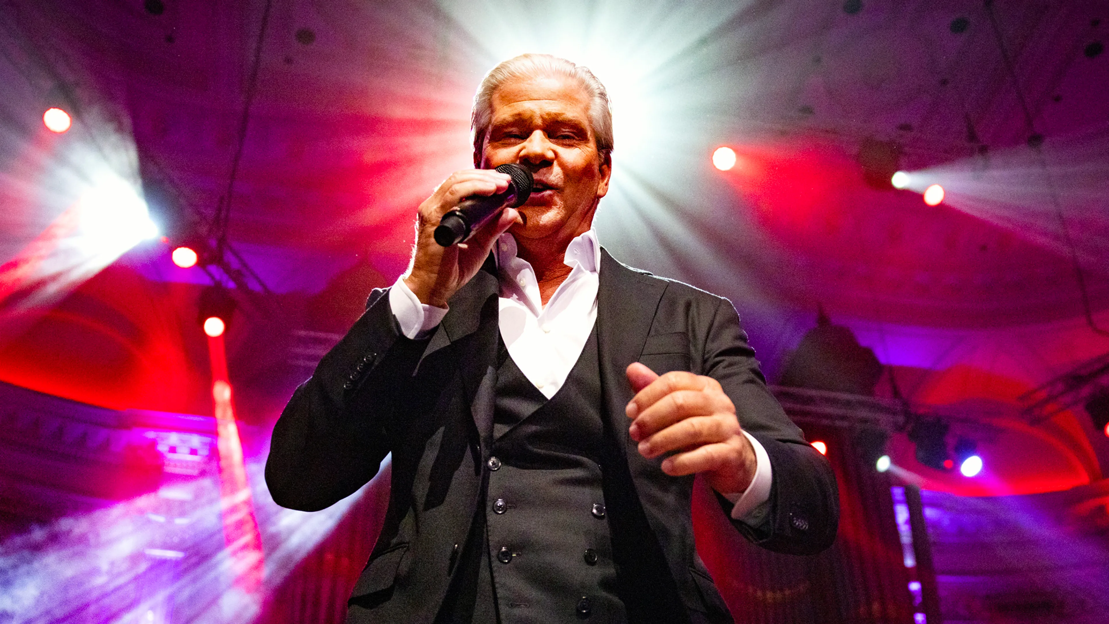Dries Roelvink treedt woensdagavond op bij De Oranjezomer!