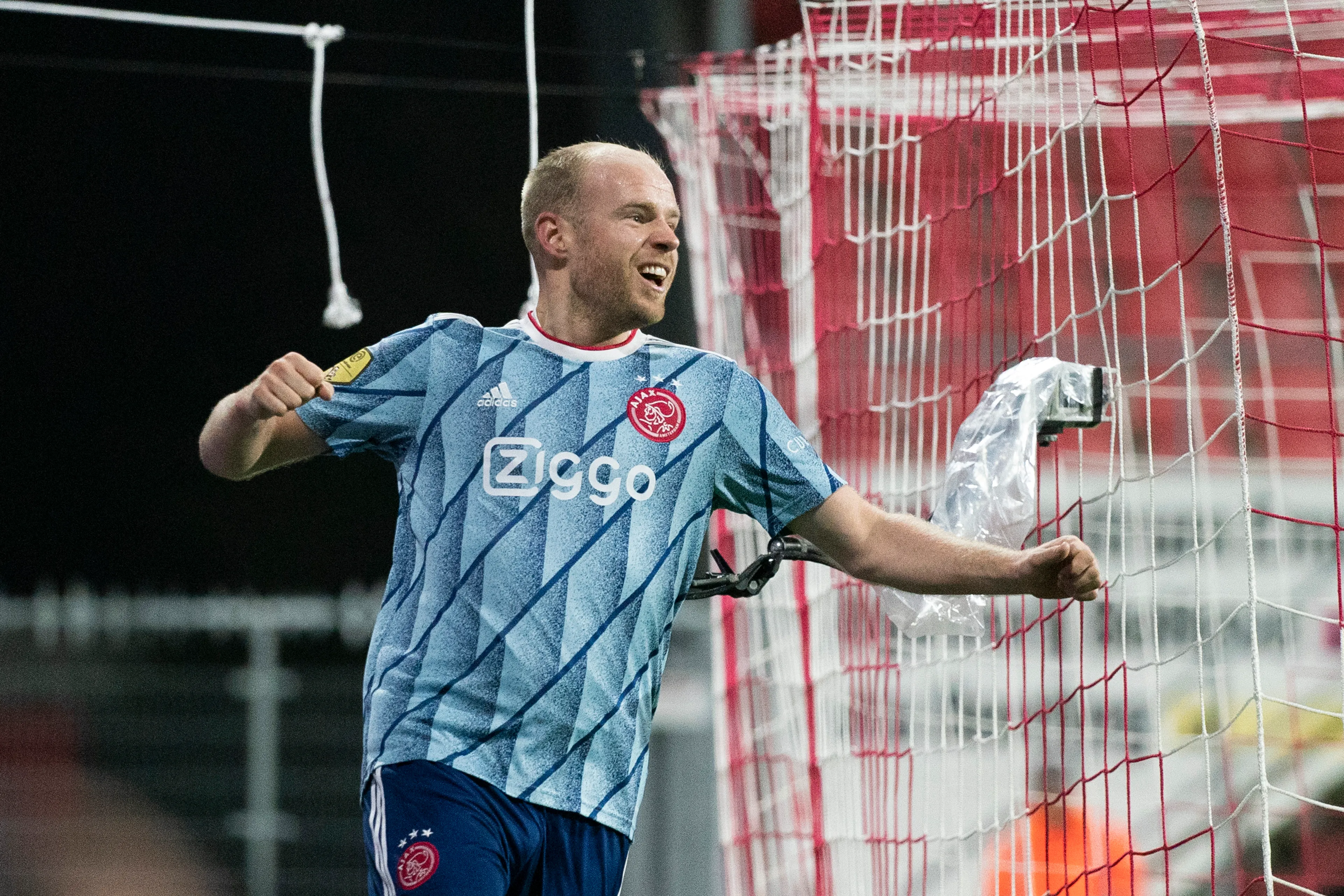 Ajax is veel te sterk voor FC Emmen