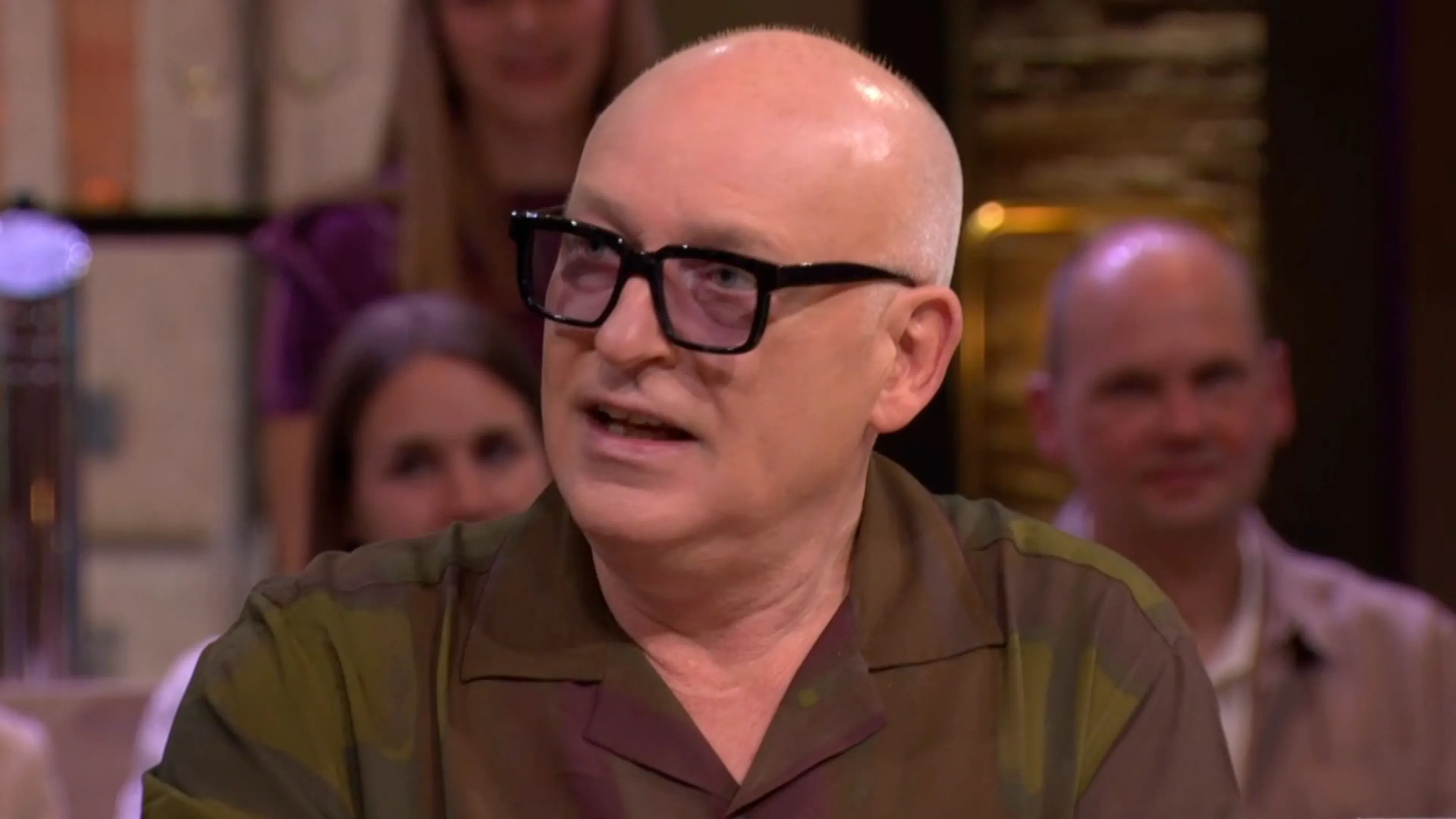René vertelt over verhuizing: 'Daar sta je dan met je vitrinekast!'