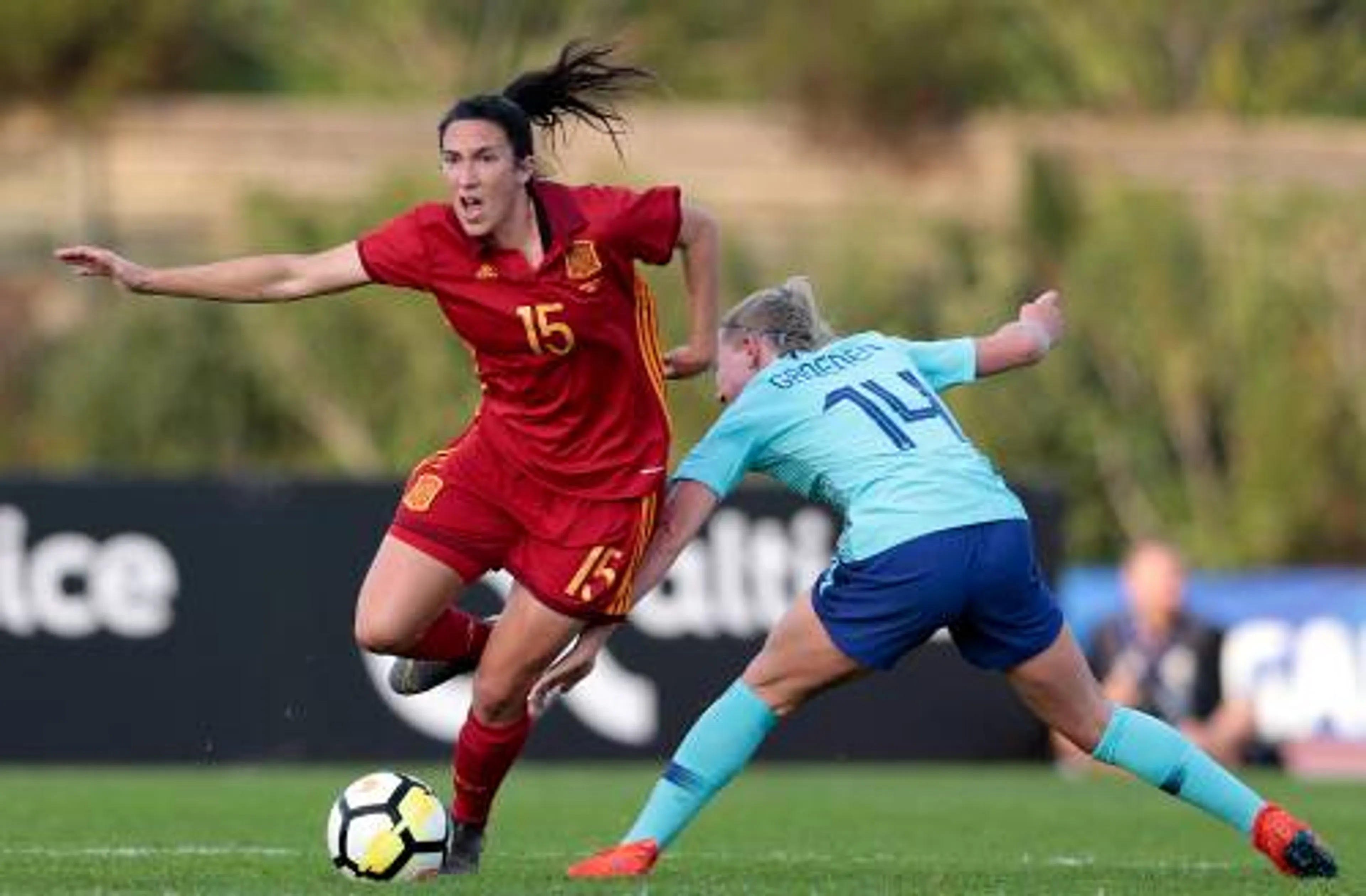 Voetbalsters verliezen in Algarve van Spanje