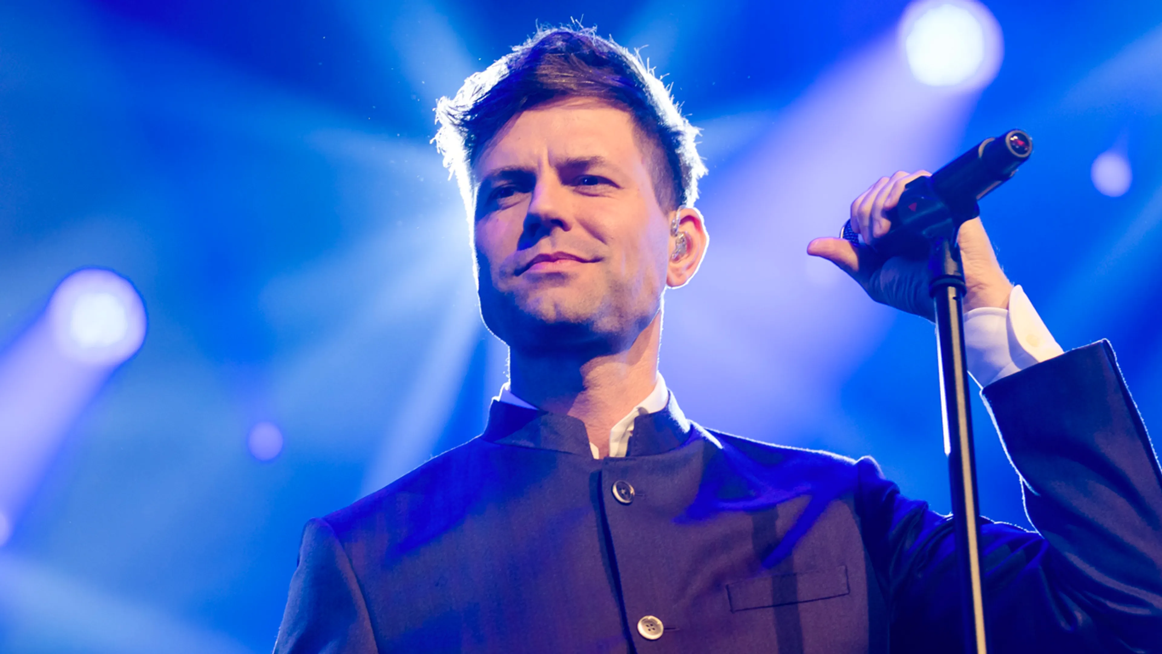 Simon Keizer presenteert muziekprogramma 'Onvergetelijke Liedjes' op NPO 1
