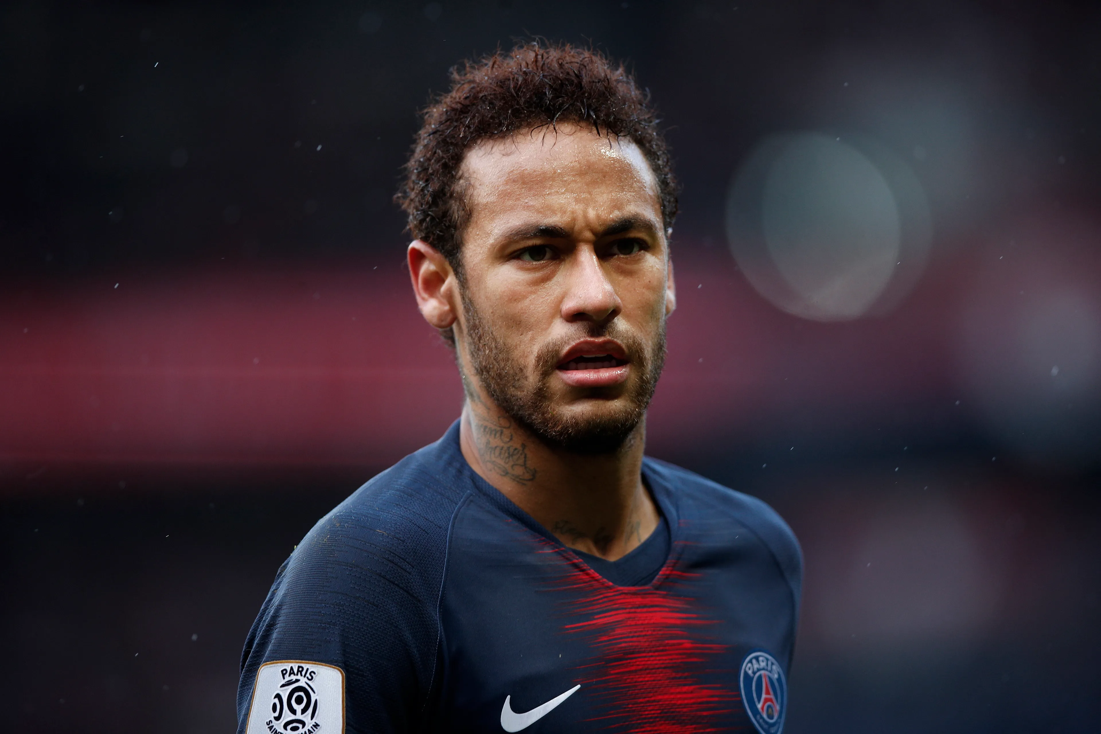 Neymar meldt zich bij politie in São Paulo