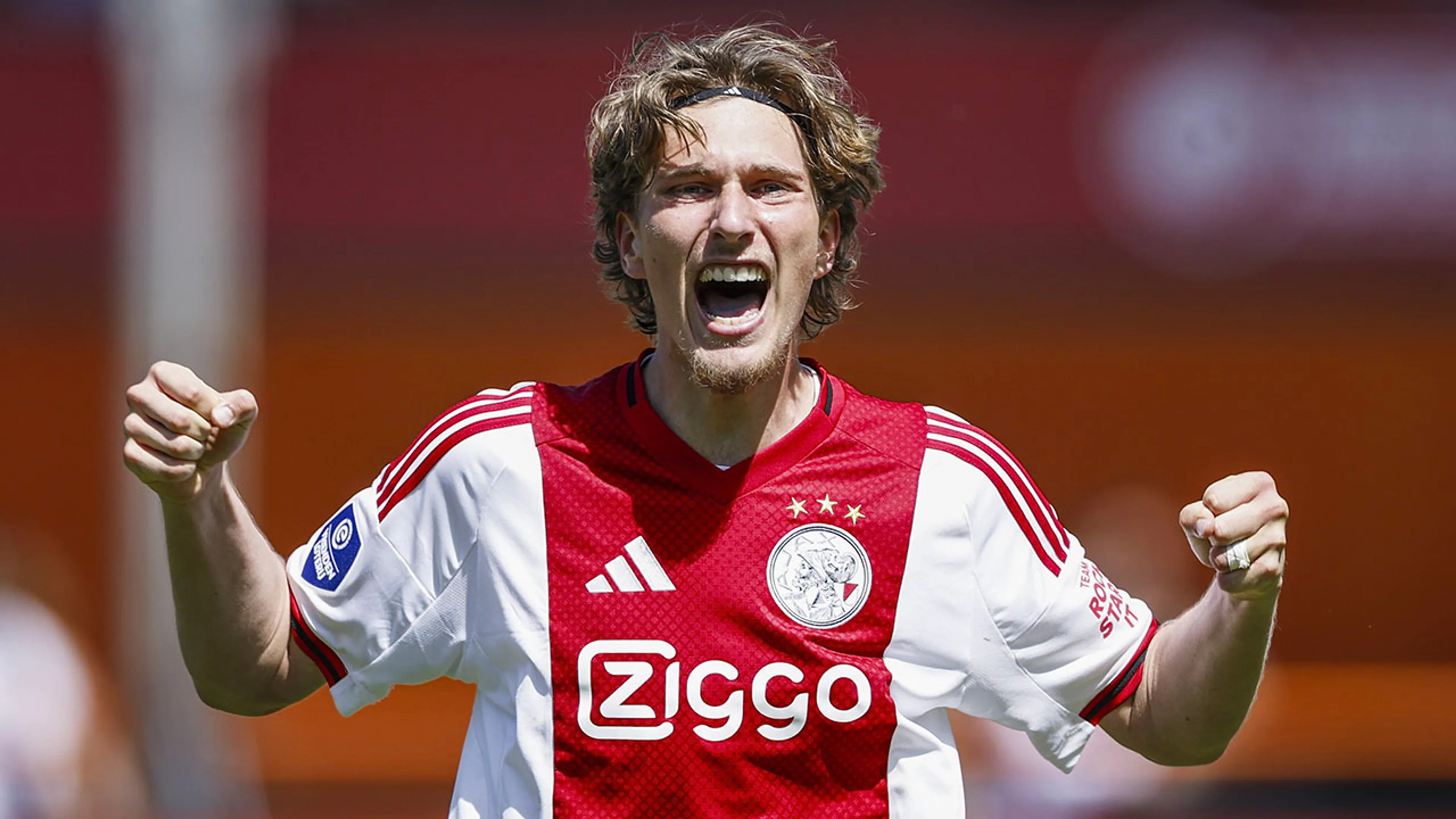 'Ajax ontvangt flink verhoogd bod van Paris Saint-Germain op Mika Godts'