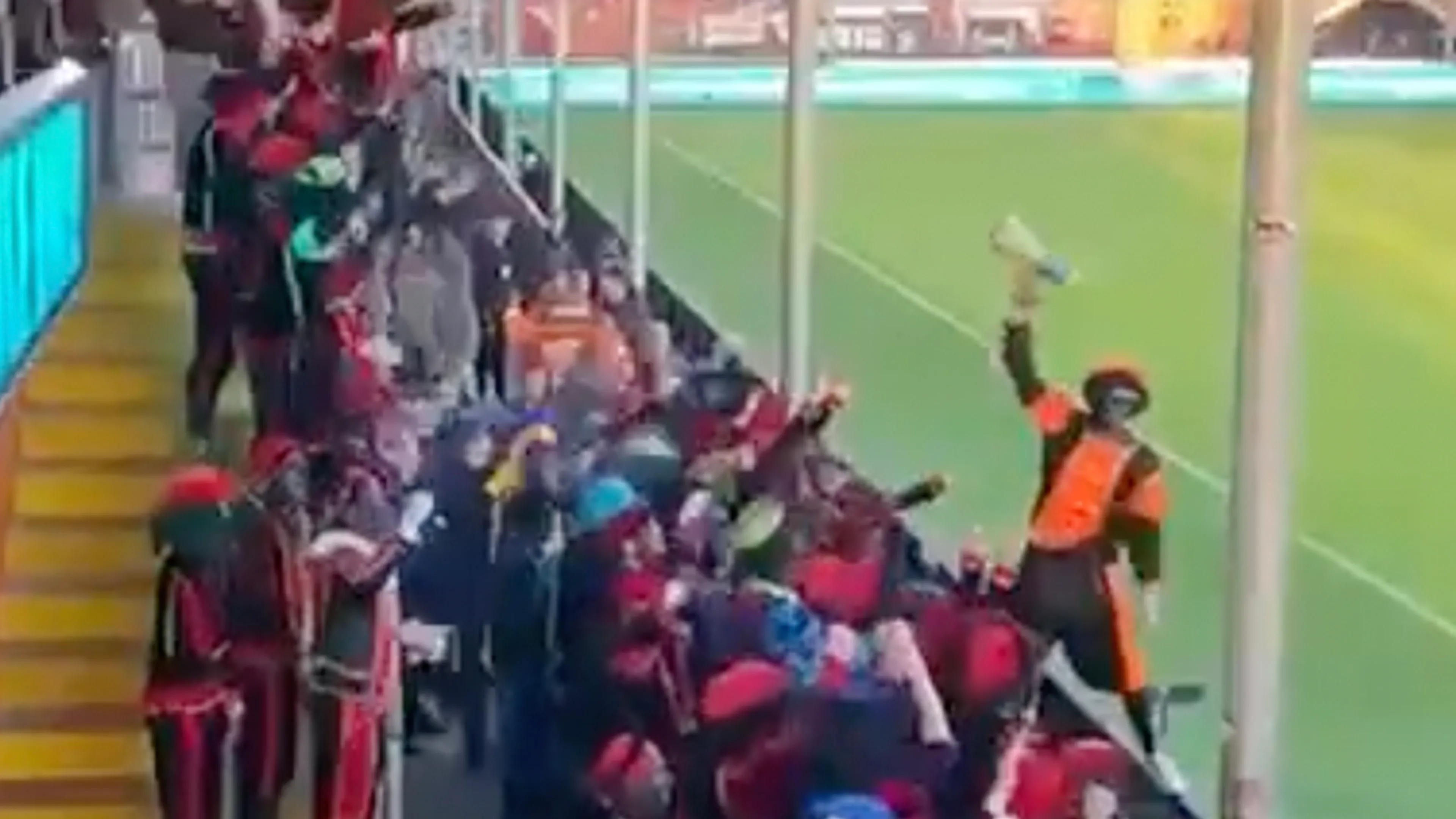 FC Volendam neemt afstand van actie met zwarte pieten in stadion