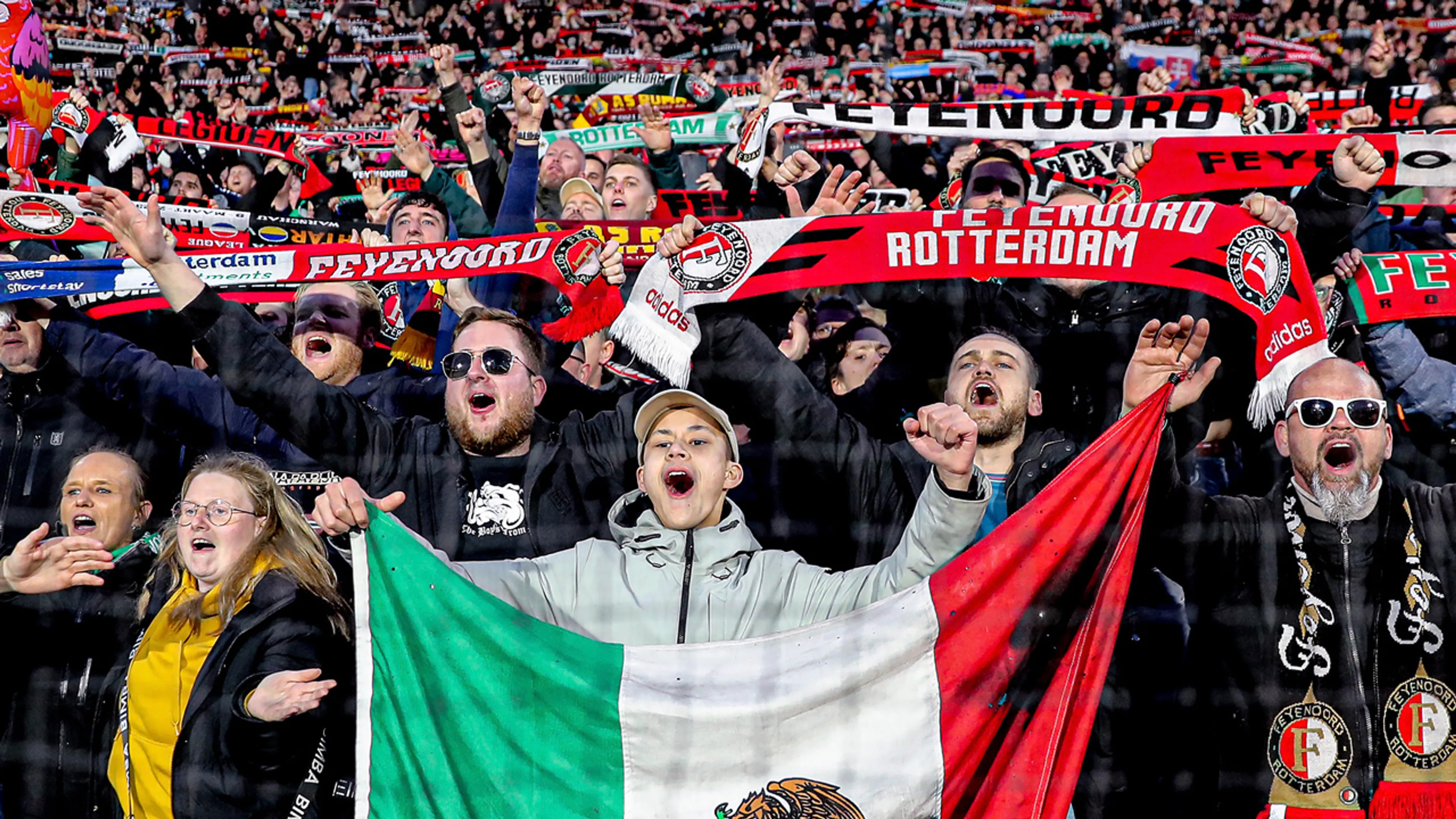 Poorten van De Kuip zondag extra vroeg open voor Feyenoord-fans