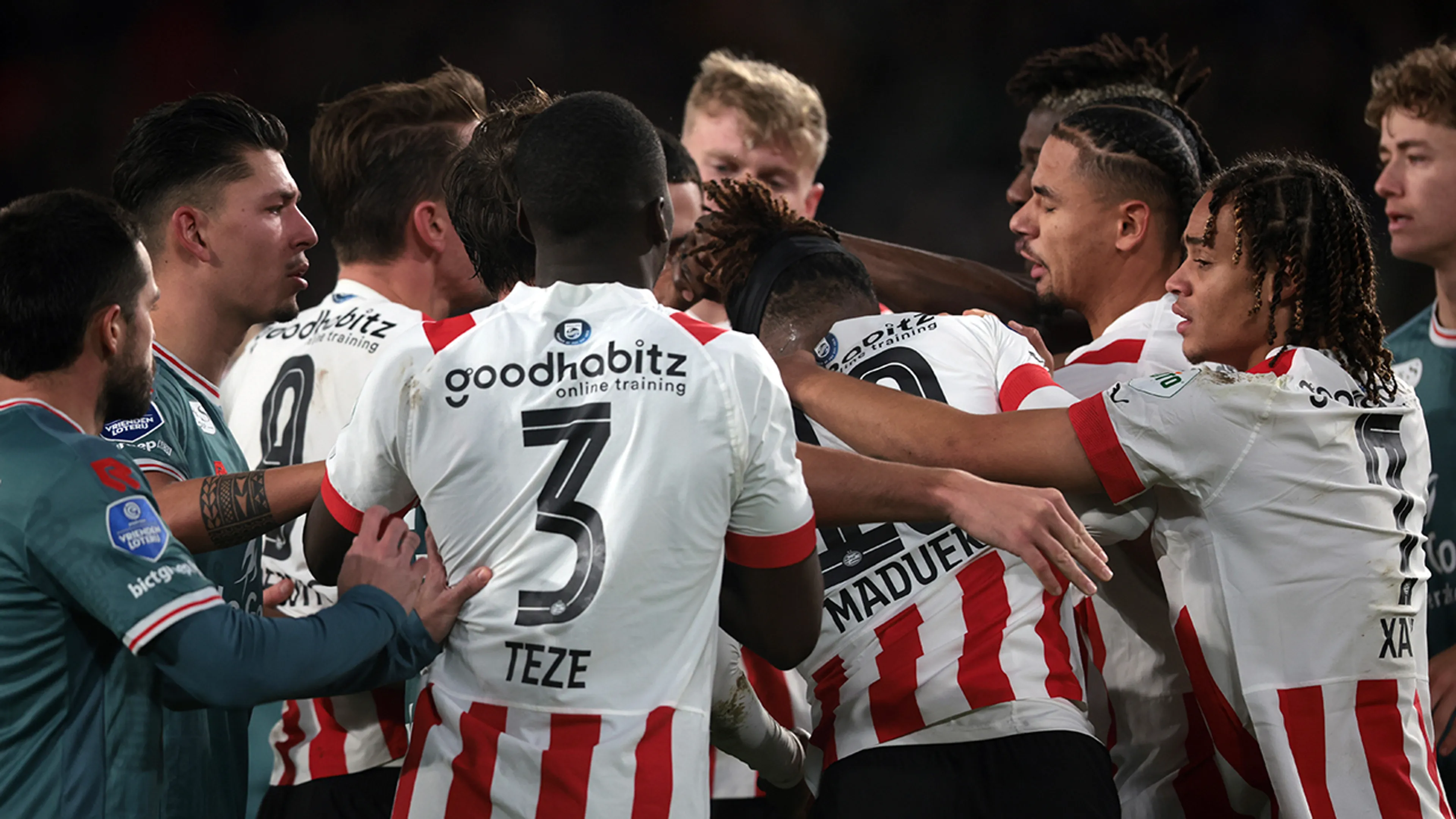 Matig PSV begint nieuwe jaar met puntenverlies tegen Sparta