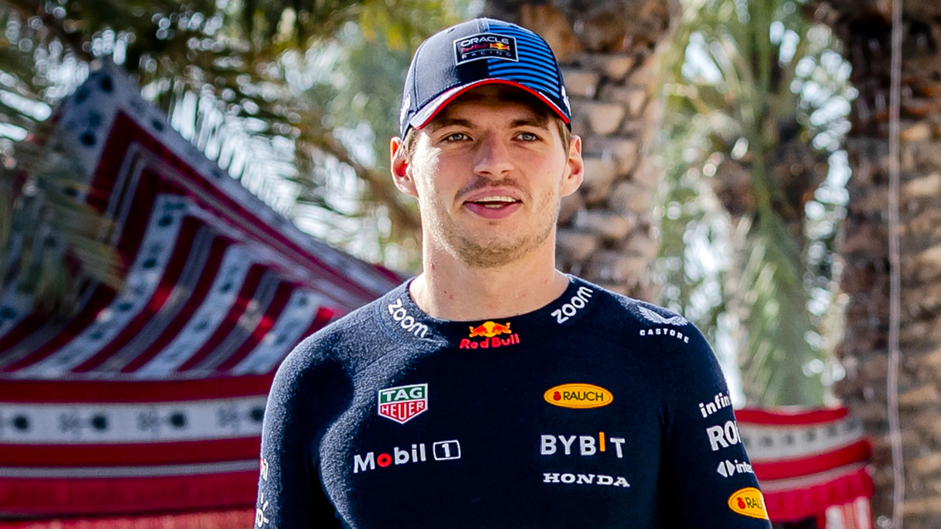 Productieve Verstappen veruit het snelst op eerste testochtend