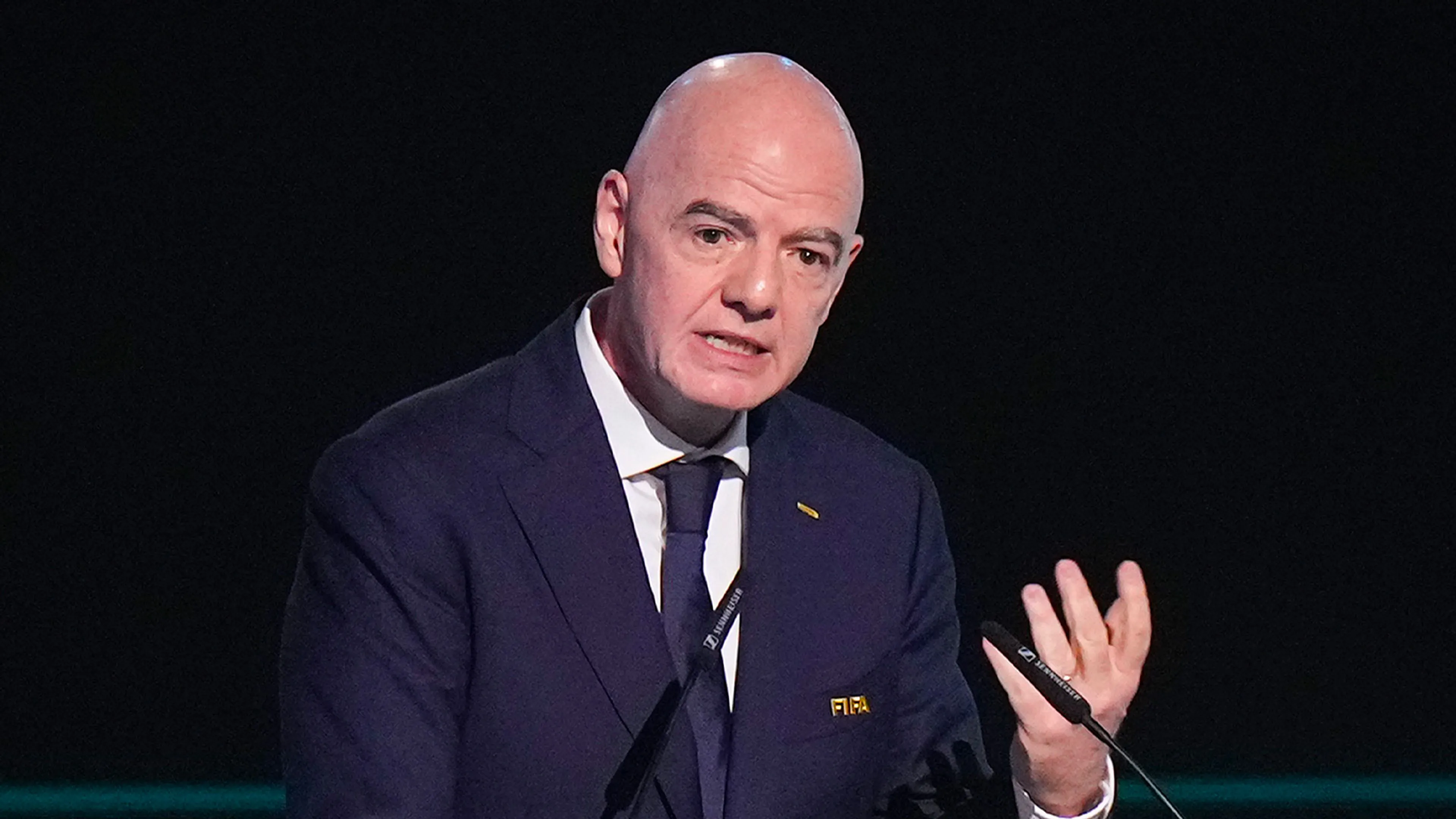 UEFA, AFC en CONCACAF halen hard uit naar Infantino: 'Leiderschap in het voetbal is geen bezit'