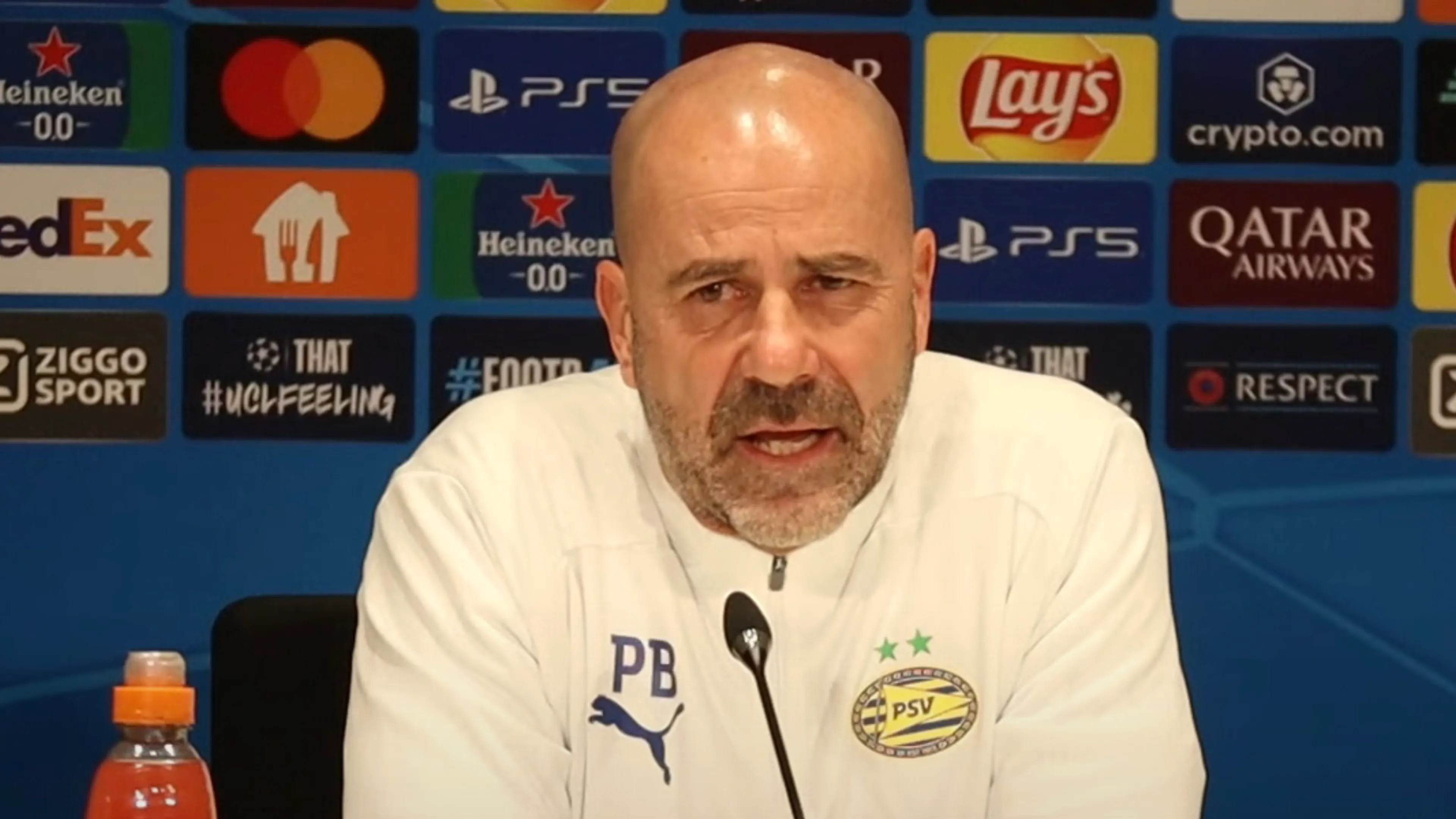 Bosz vindt niet dat hij zijn speelstijl moet veranderen: 'Dat vind ik echt grote onzin!'