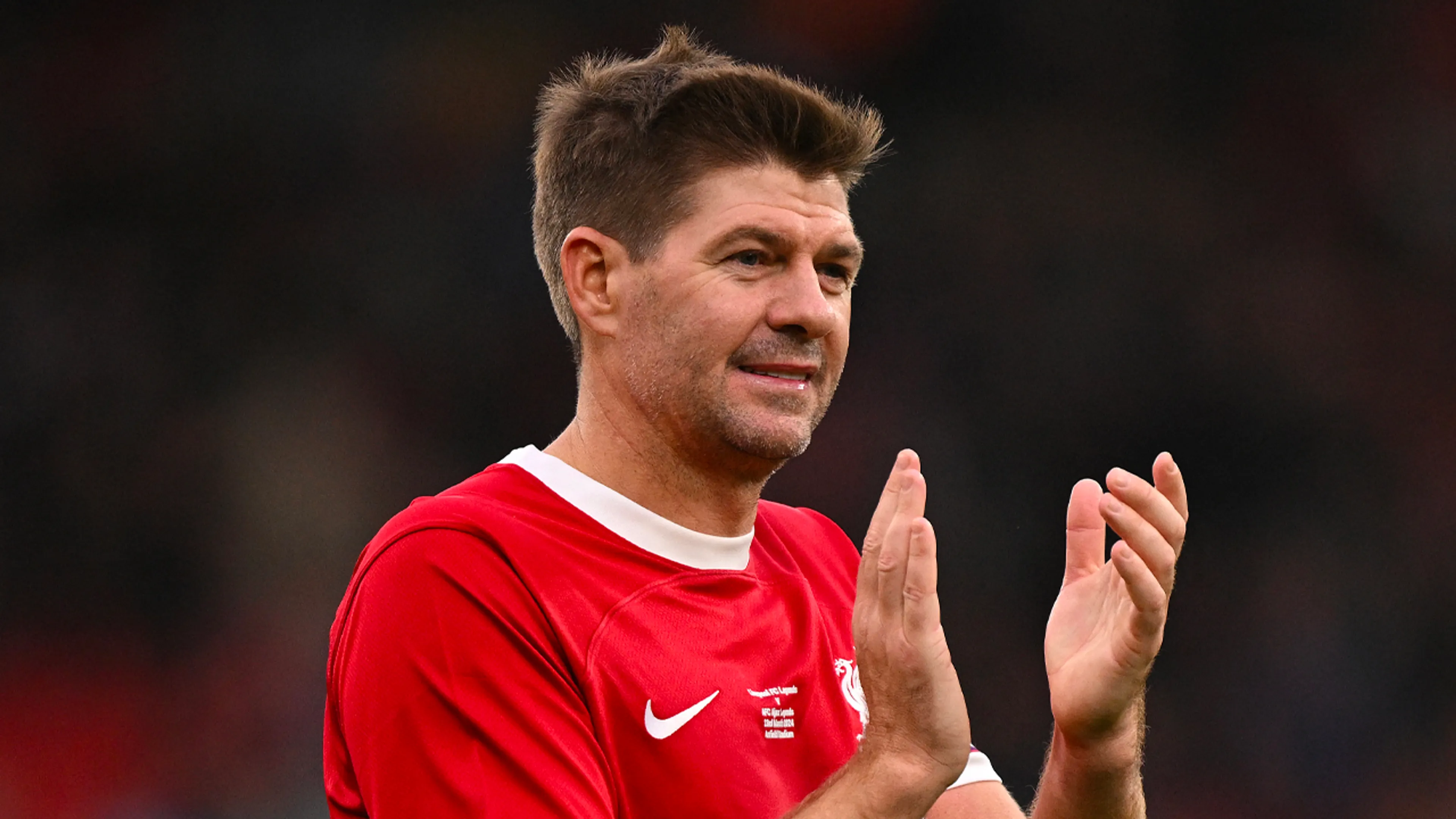 Clubicoon Steven Gerrard laat zich uit over positie van Arne Slot bij Liverpool