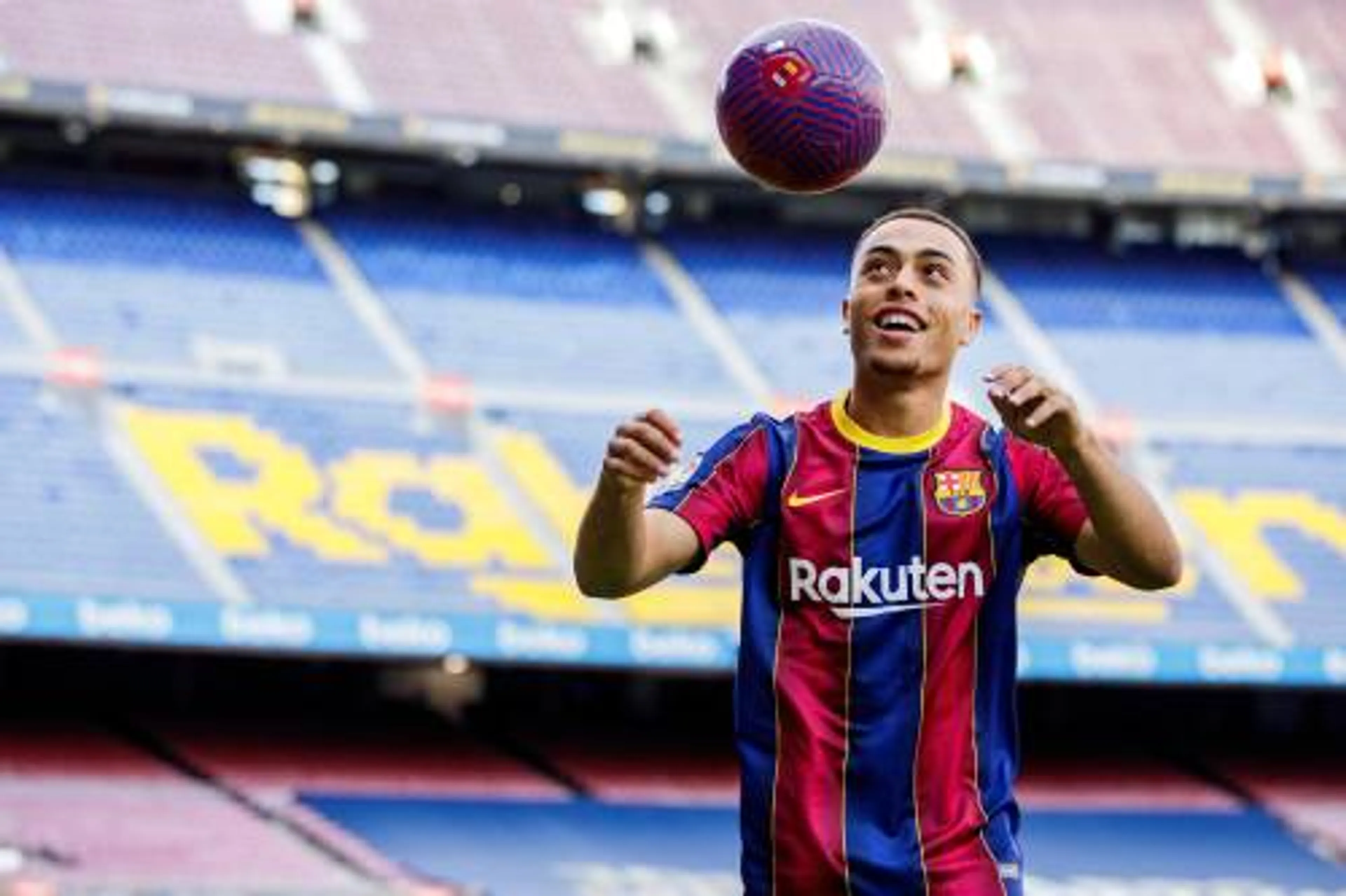 Dest geniet van debuut in leeg Camp Nou