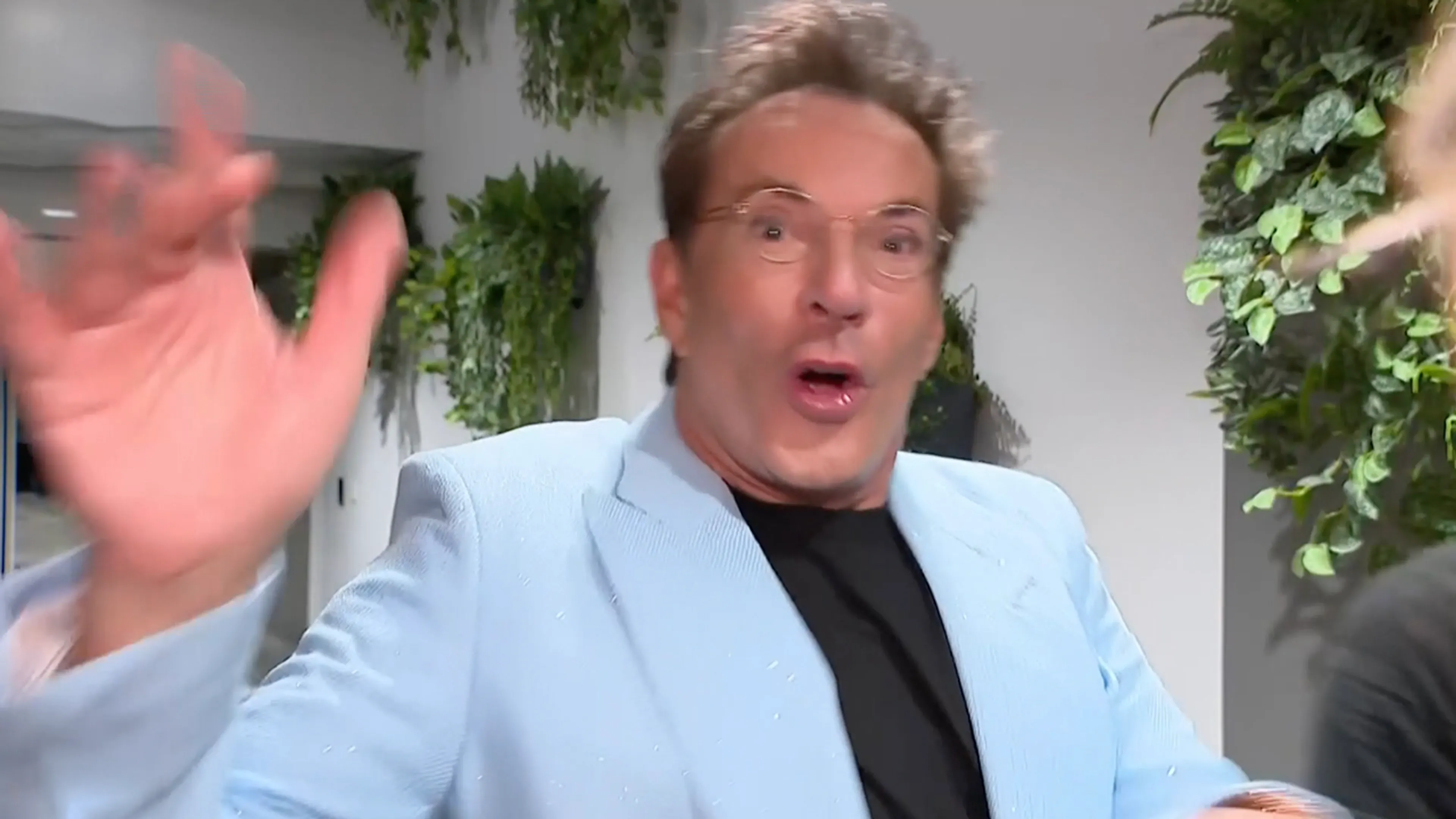 Video: Manager Gerard Joling grijpt direct in na vraag over René Froger