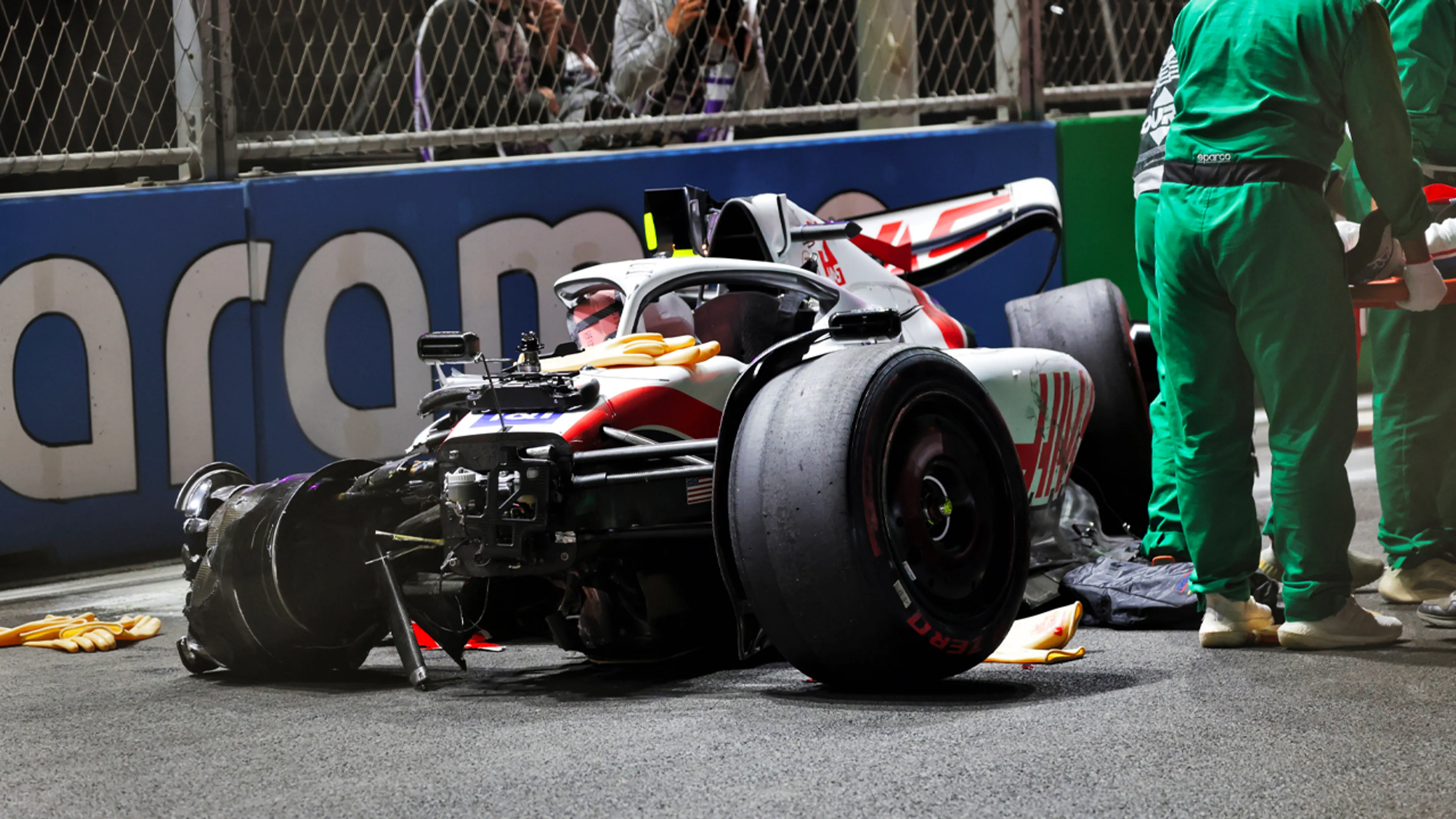 Kwalificatie GP van Saudi-Arabië lang stilgelegd na zware crash Schumacher