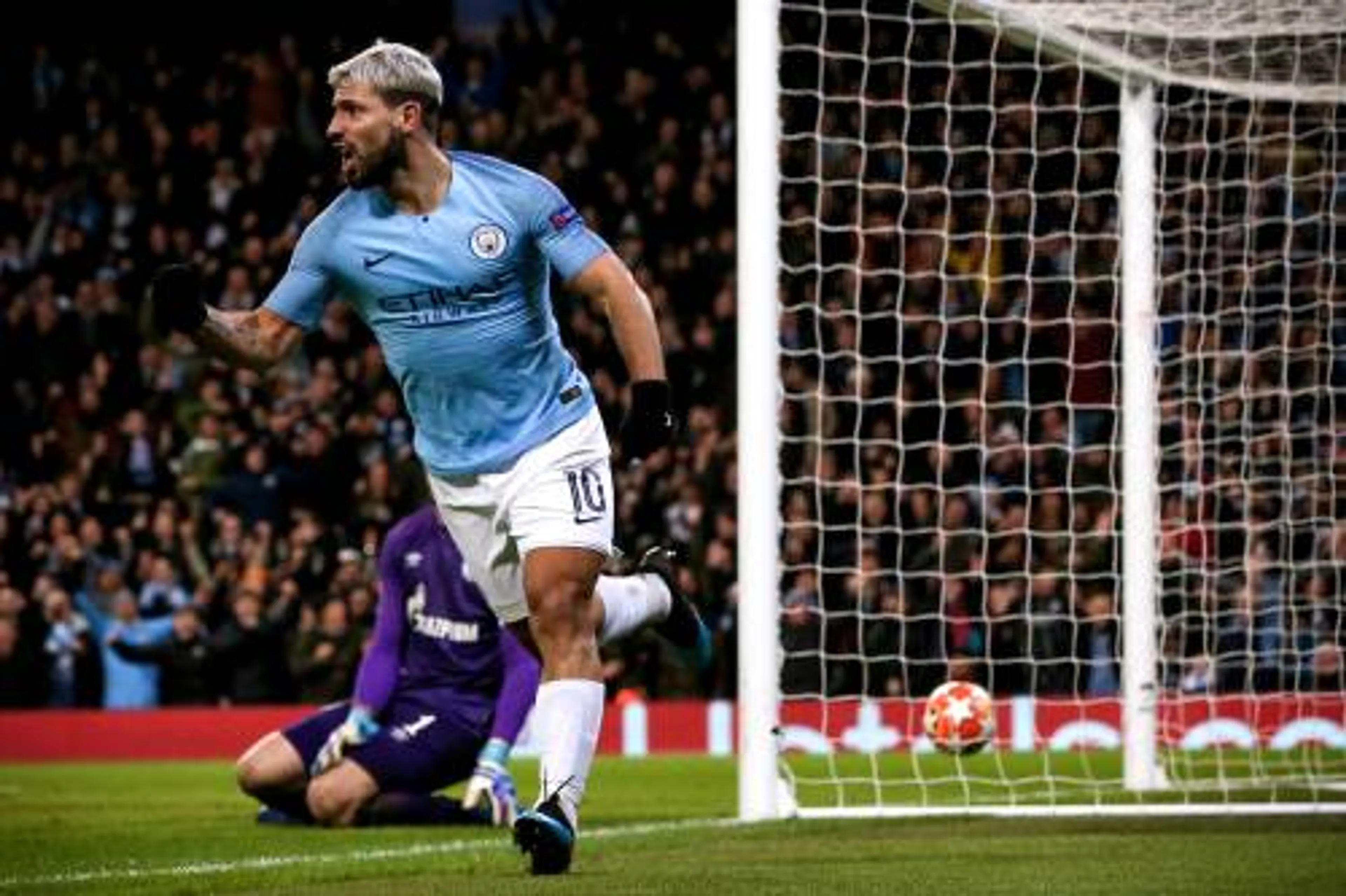 Manchester City laat Schalke kansloos: 7-0