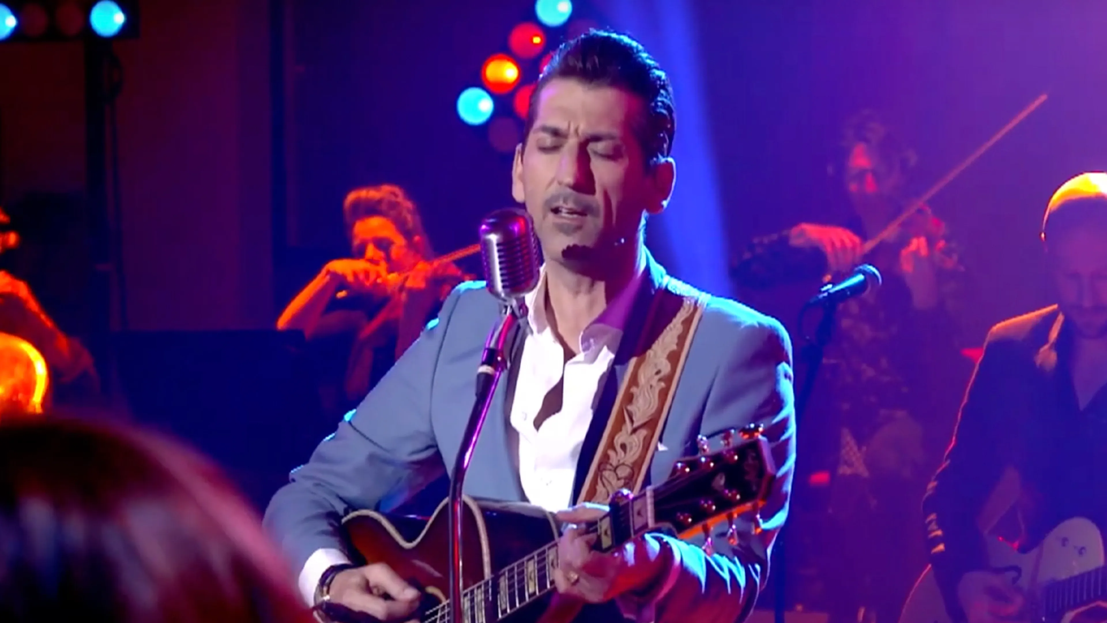 Kijkers genieten van Danny Vera bij 'On Stage'