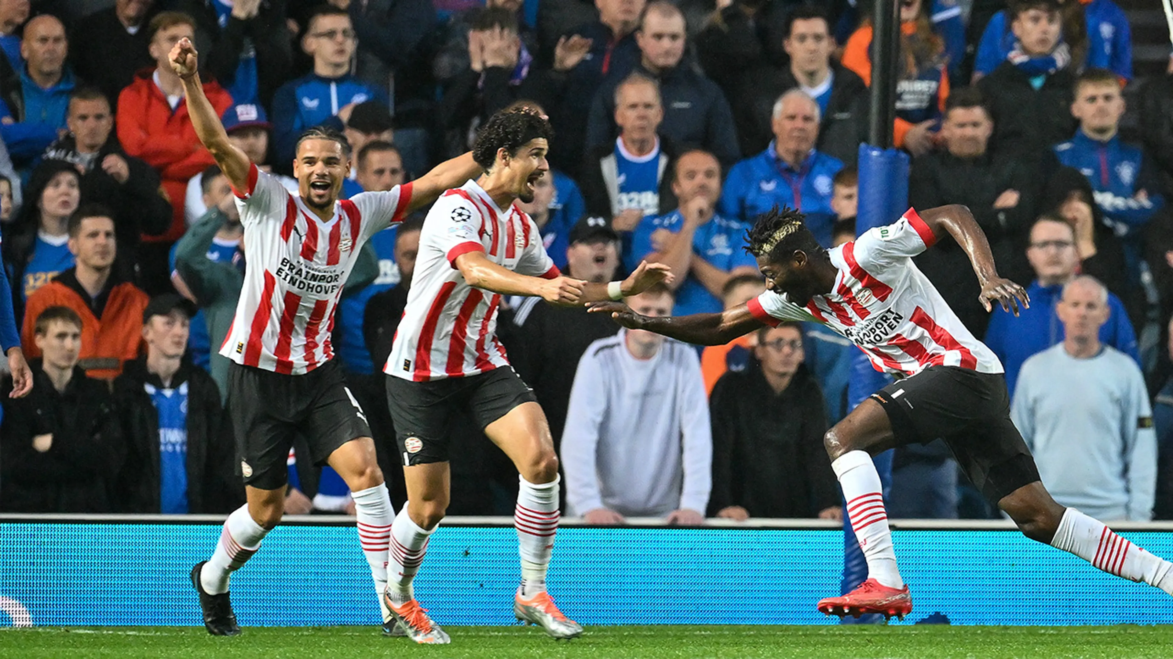 PSV houdt zicht op Champions League na gelijkspel tegen Rangers