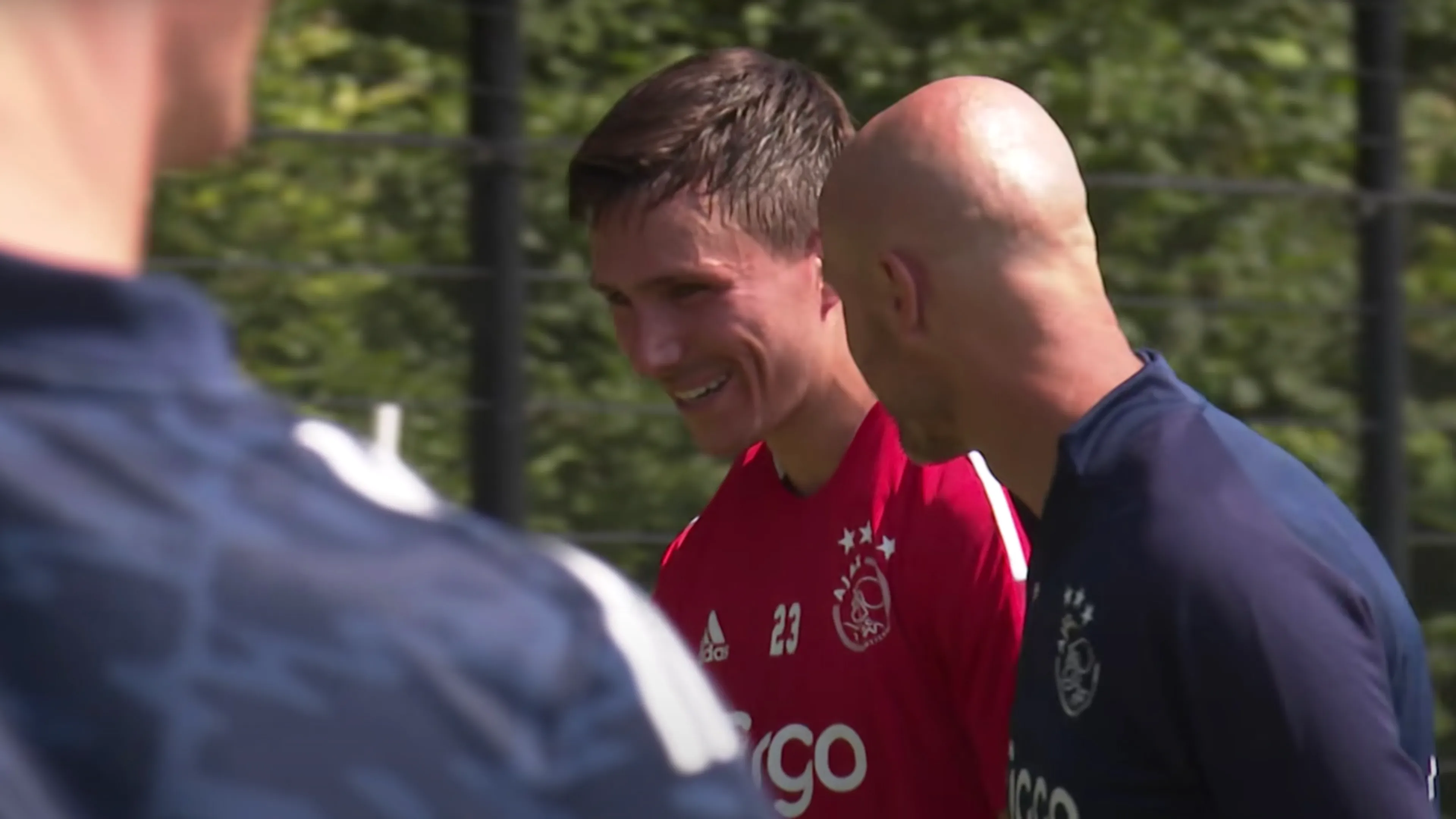 IN BEELD: Berghuis fanatiek tijdens eerste training bij Ajax