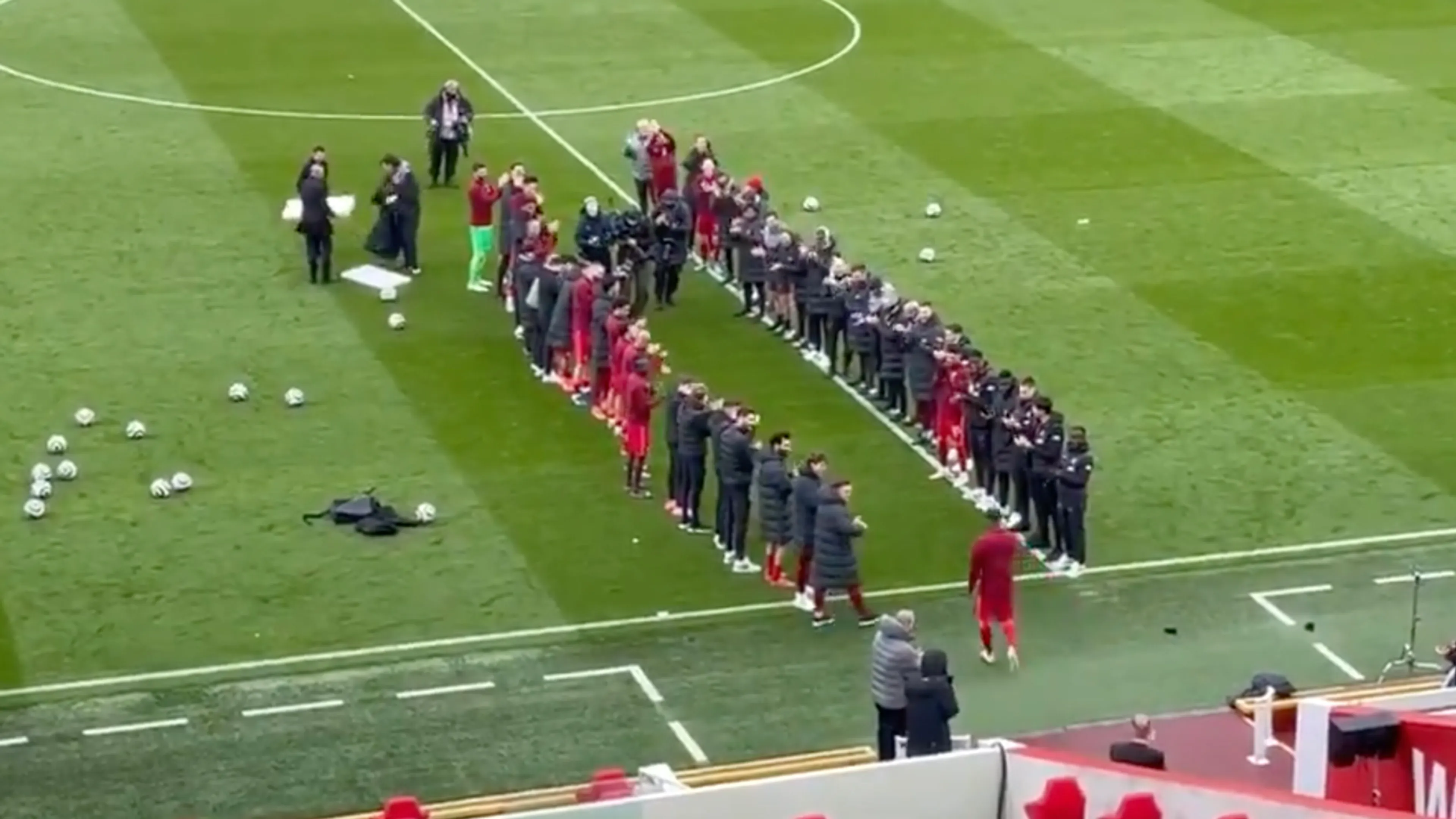 Wijnaldum bevestigt Liverpool-afscheid en wordt geëerd op Anfield