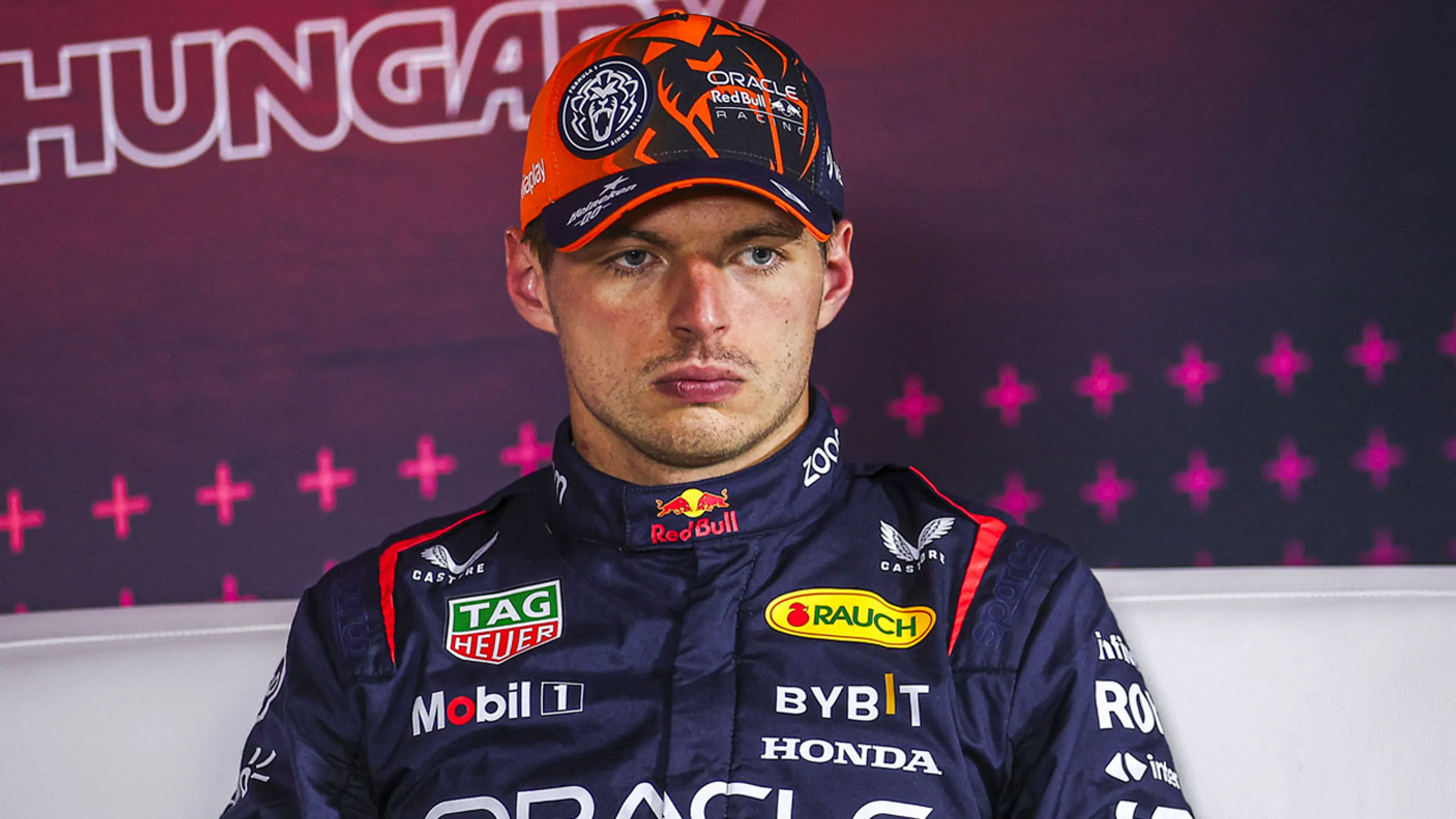 Geïrriteerde Max Verstappen vijfde tijdens Grand Prix van Hongarije