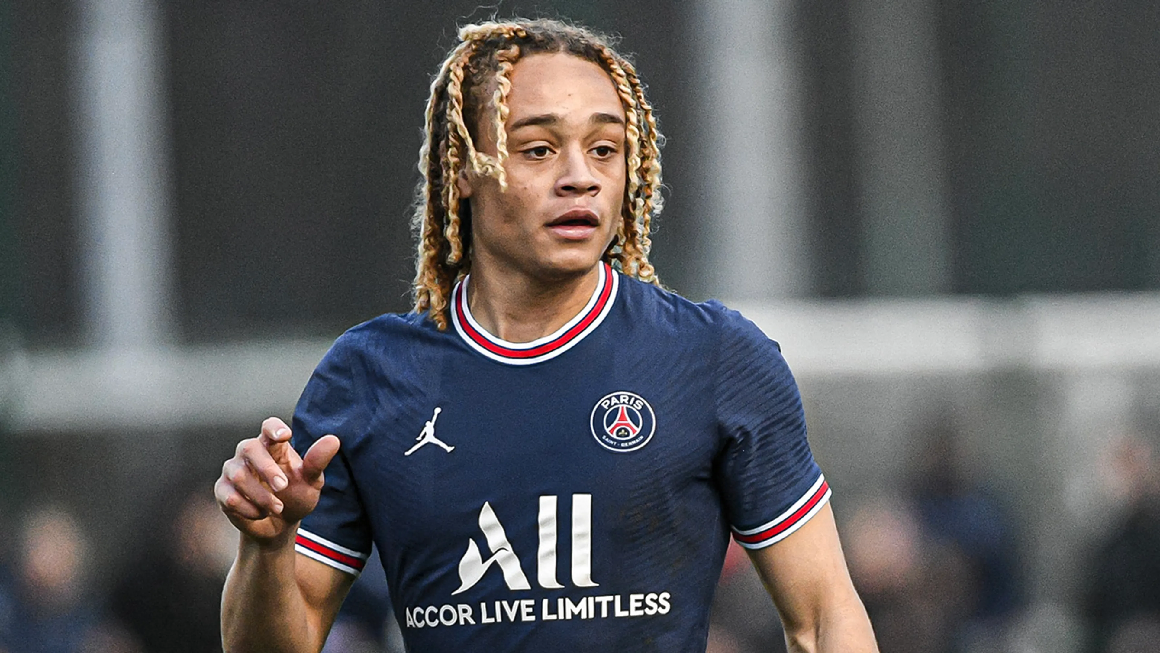 PSV verrast en legt Xavi Simons tot 2027 vast