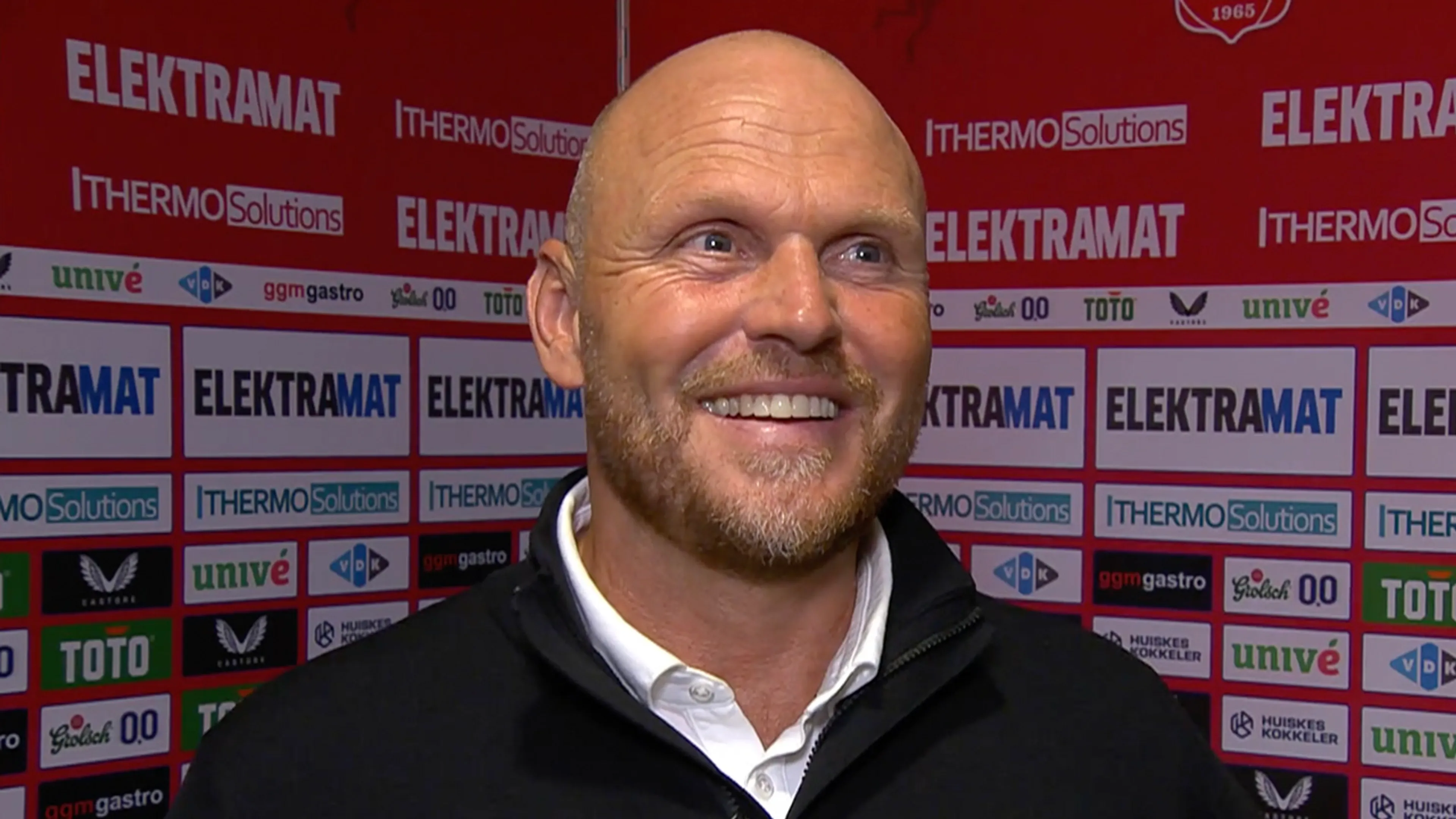 FC Twente-trainer Oosting over mogelijke nieuwe spelers: 'Die namen doen de ronde'