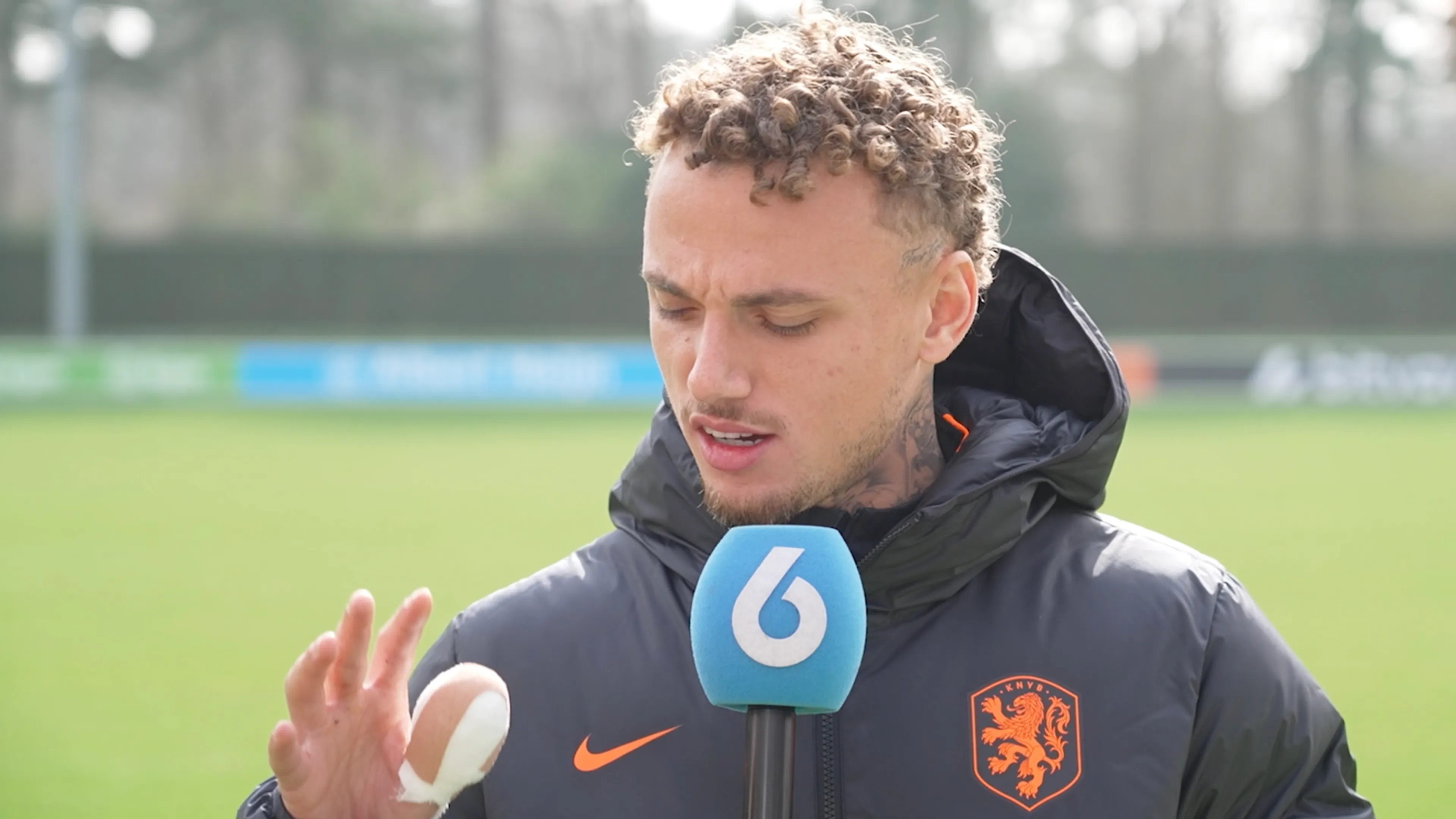 Noa Lang geeft update over duimblessure: wat is er precies gebeurd?