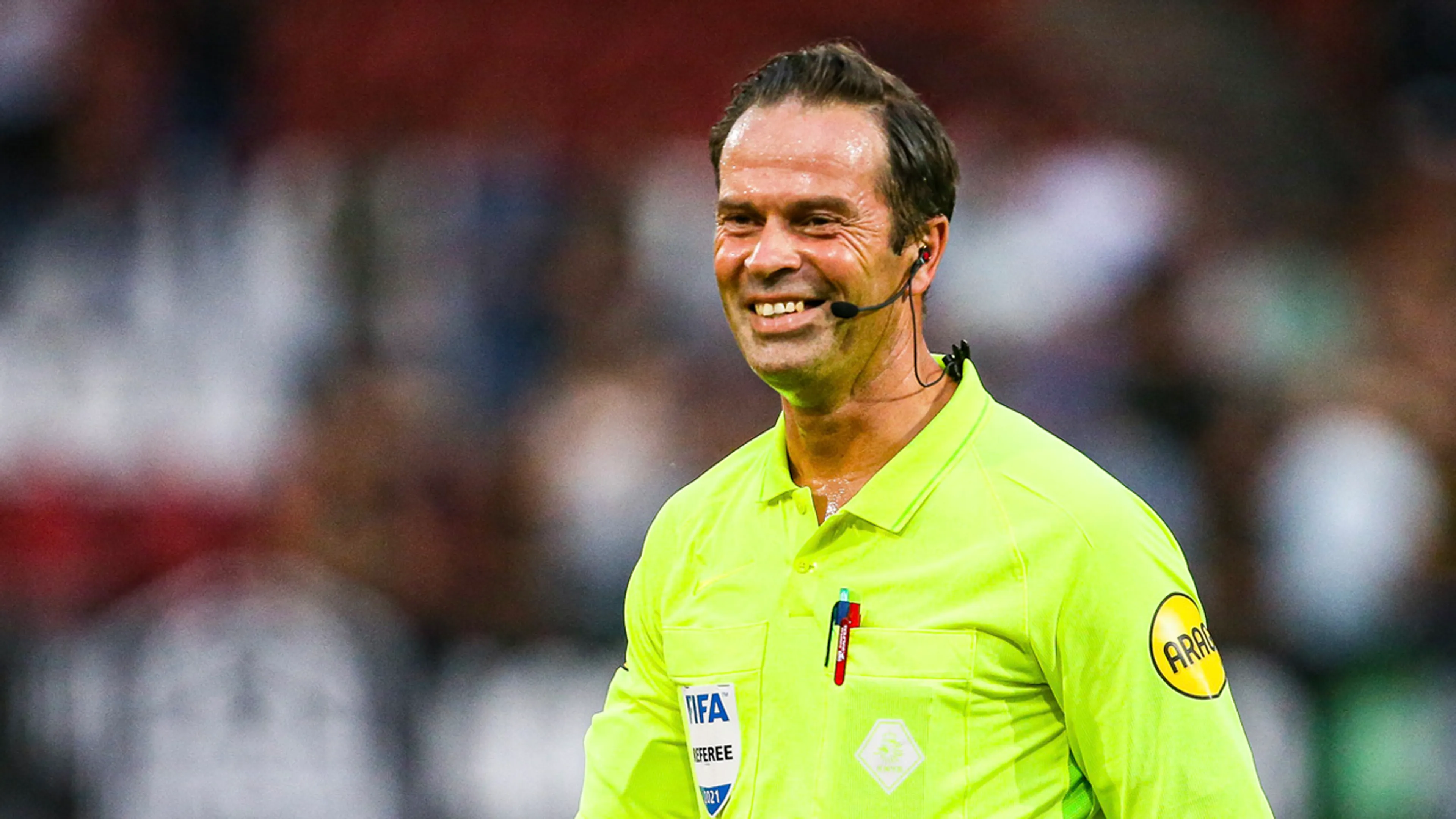 Bas Nijhuis mag eindelijk duel van FC Twente fluiten: 'Dat is toch leuk man!'