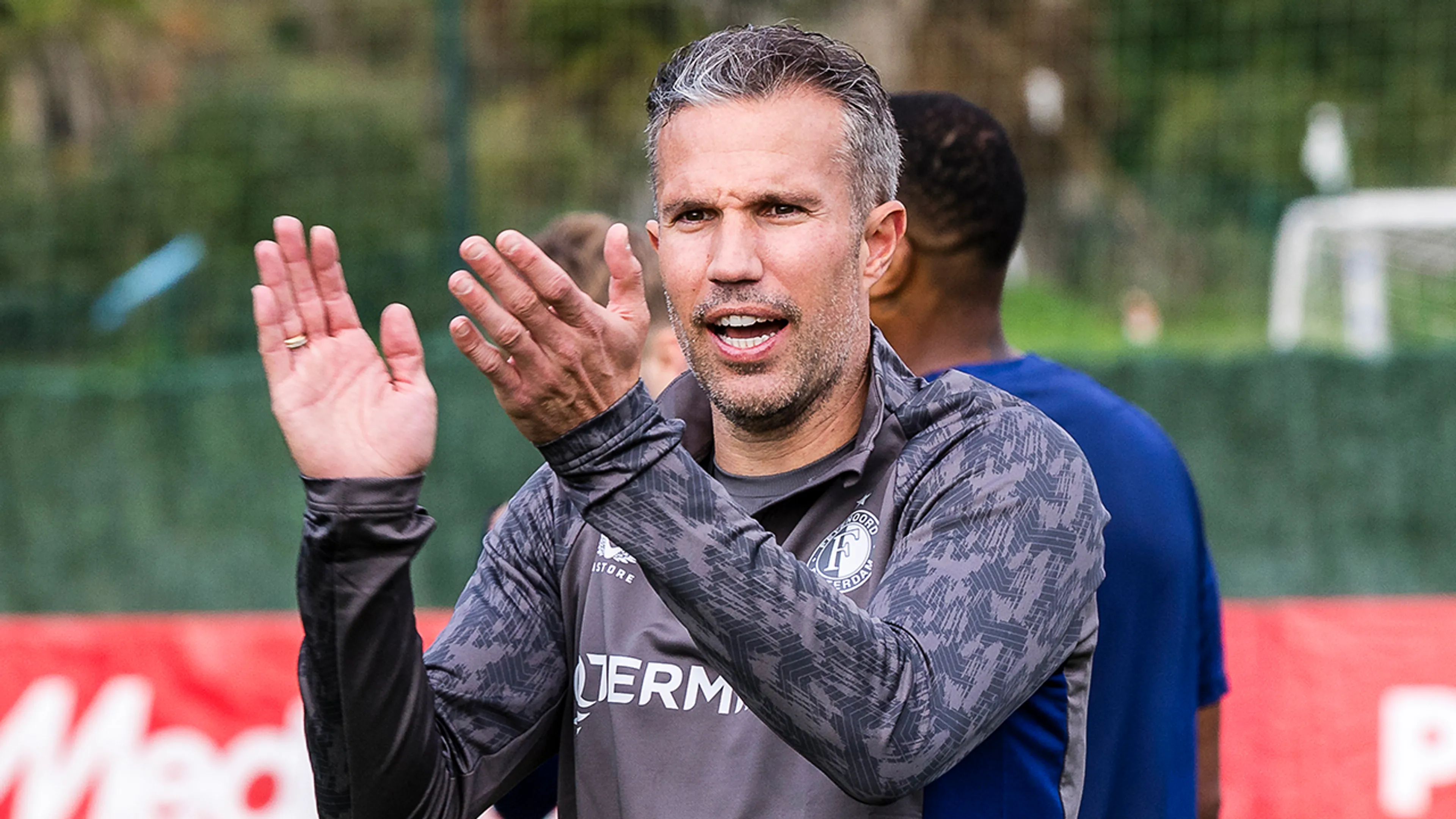 Robin van Persie traint uit nood mee met Feyenoord: 'Ik heb mezelf in de basis gezet'