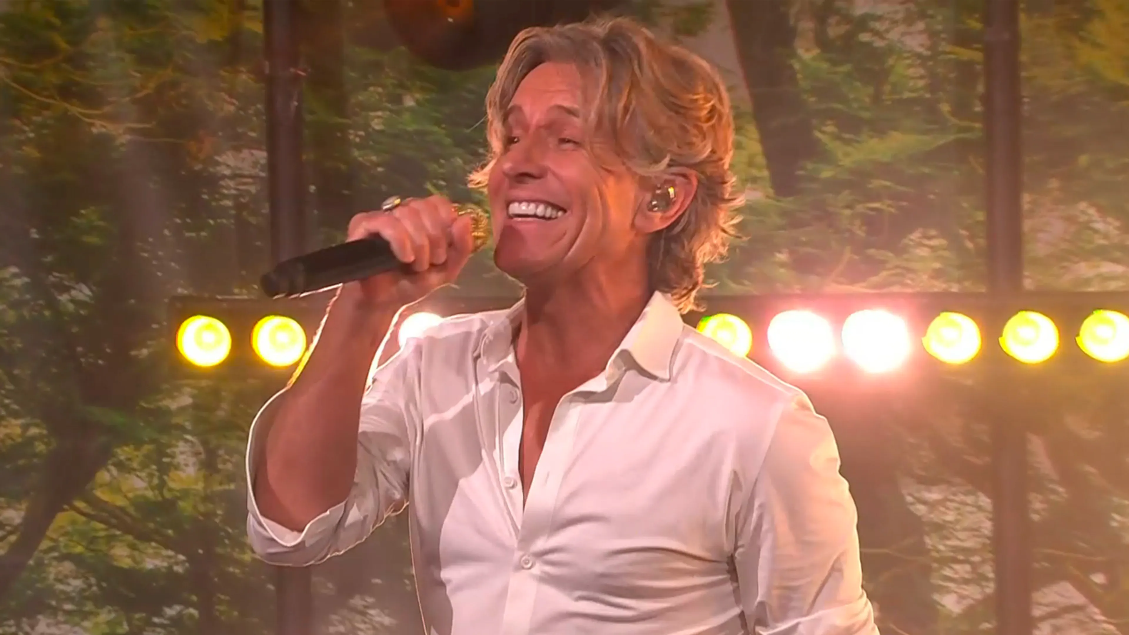 René Schuurmans zorgt met 'Laat De Zon In Je Hart' voor een héérlijke start van De Oranjezomer!
