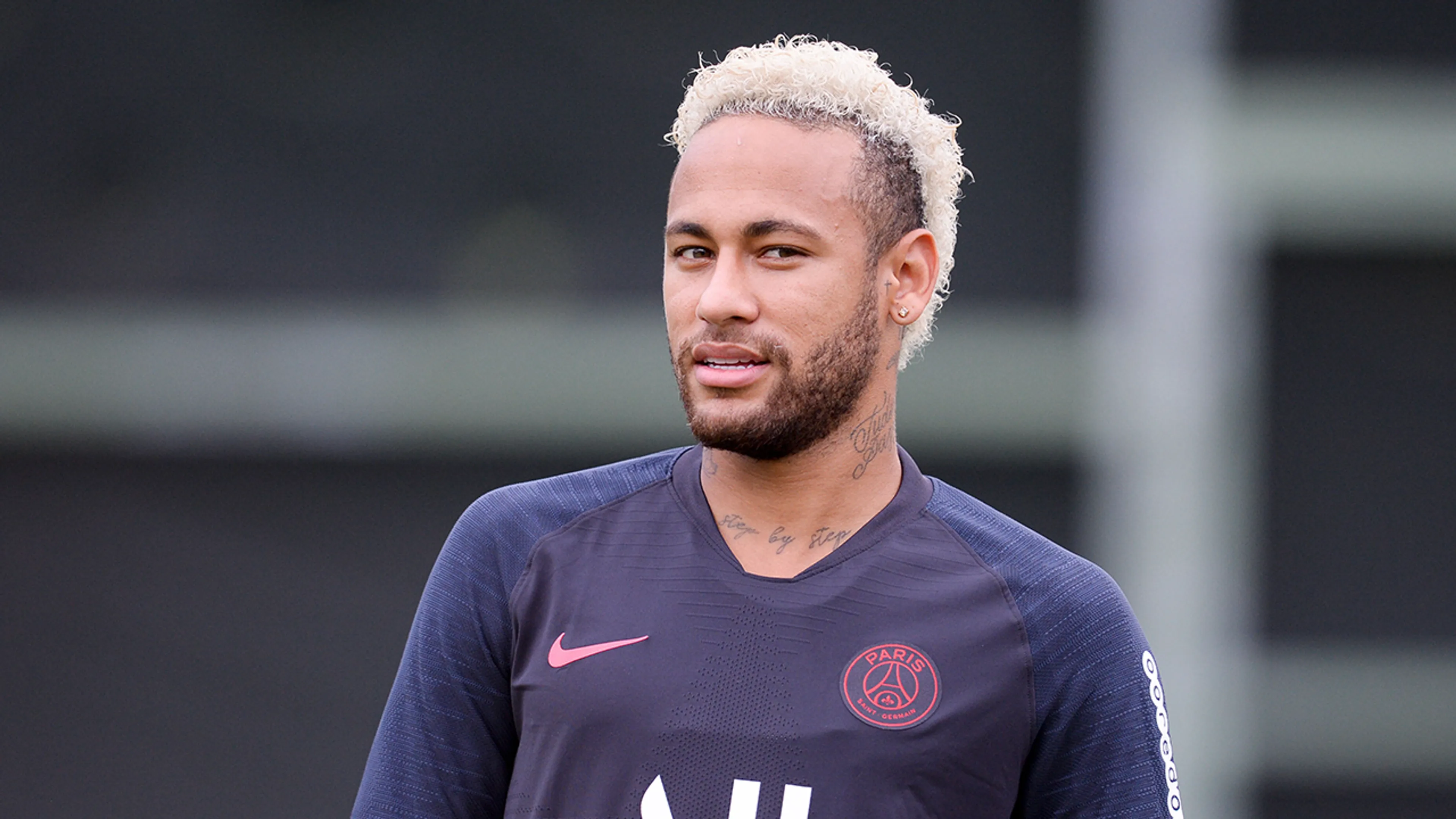 Neymar hervat training bij PSG