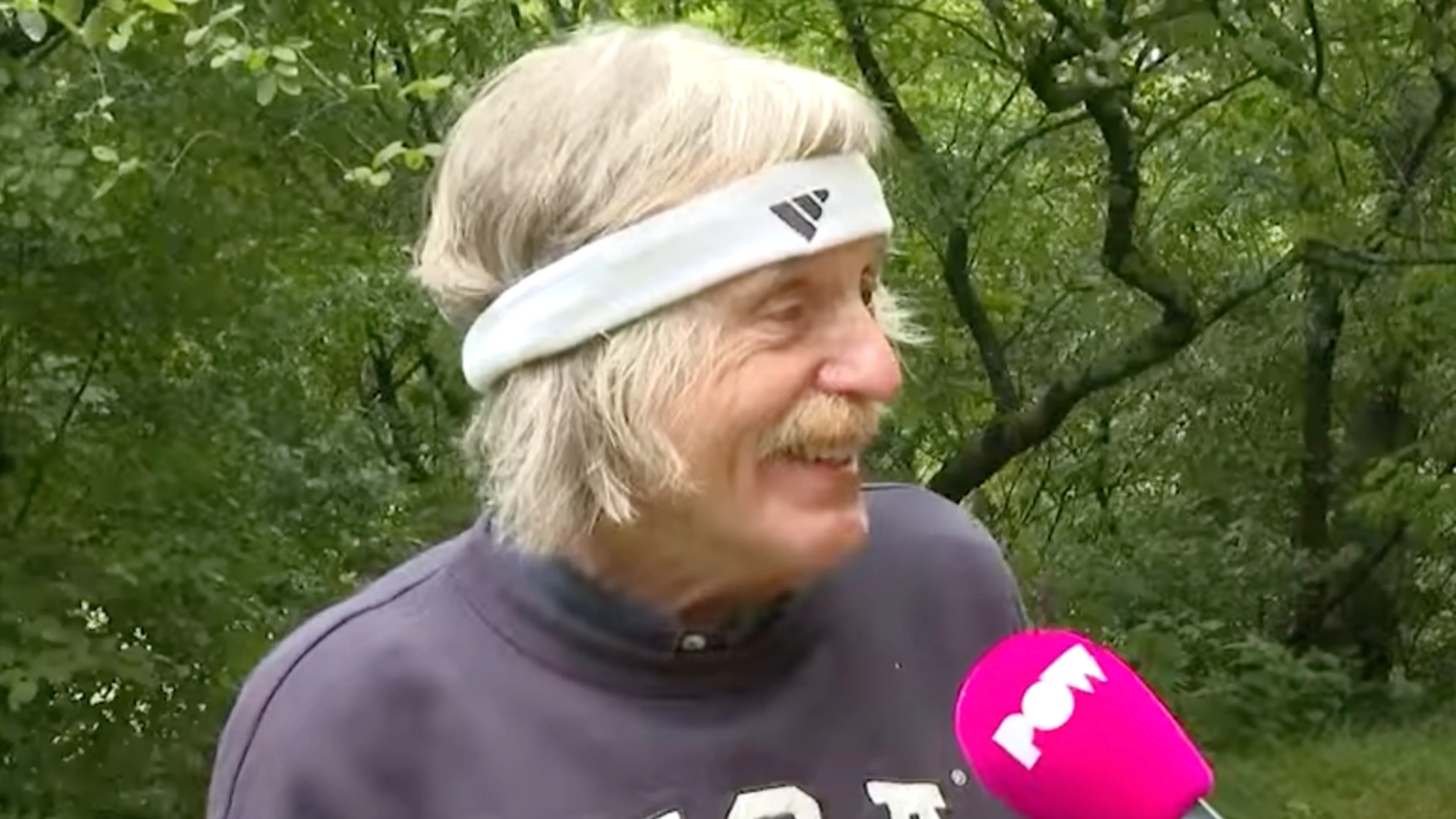 Ook Johan draagt zweetband: 'Anders valt van ergernis het haar voor m'n ogen als Wilfred wat vraagt'