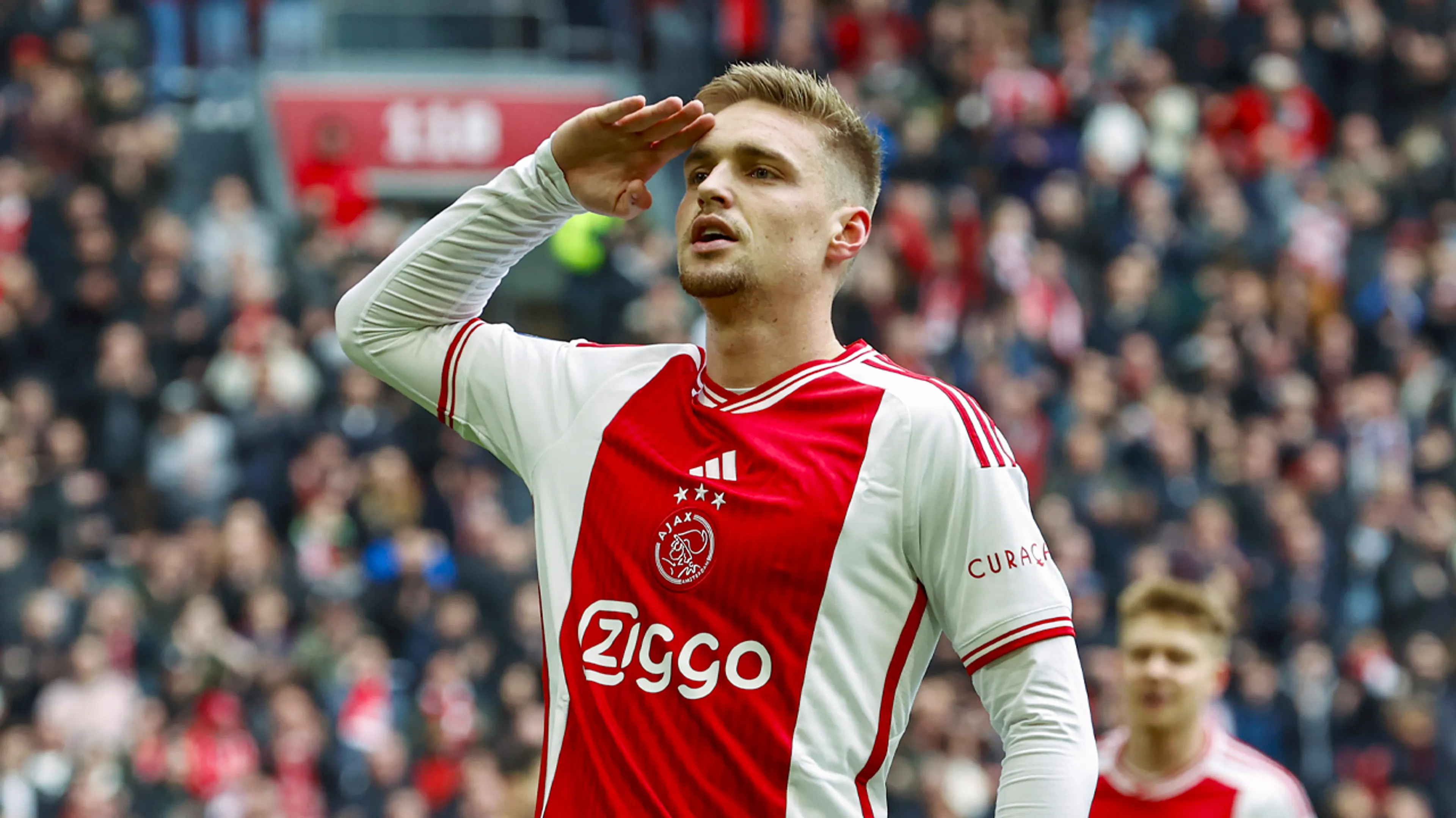 Extra middenvelder mee naar EK? 'Er is er maar één waar je aan kunt denken nu en dat is Taylor'