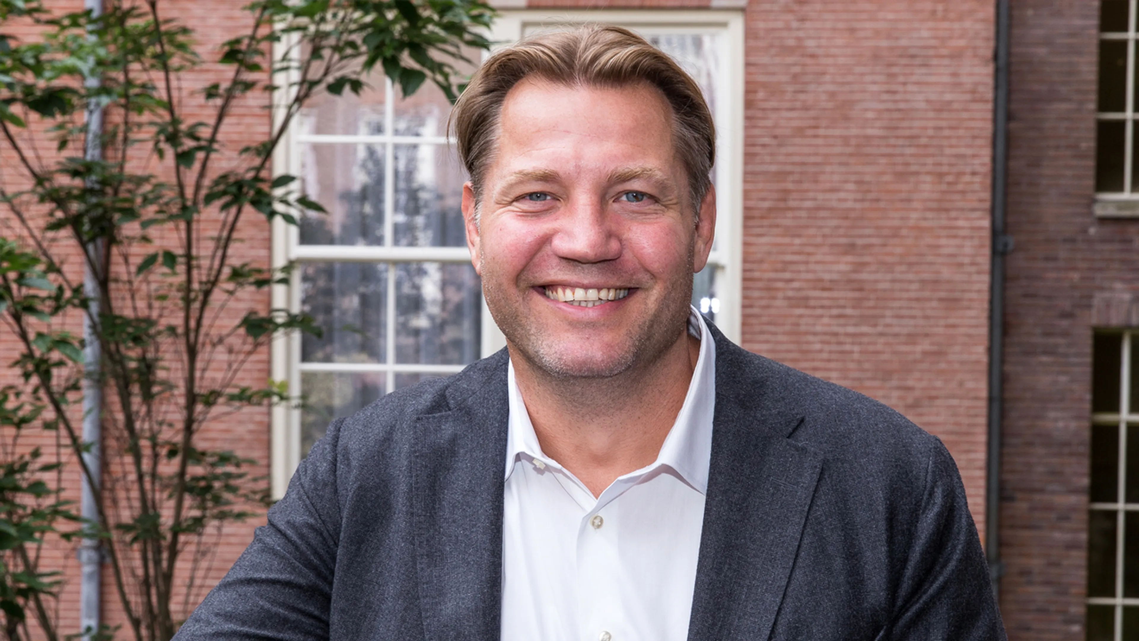 Dennis van der Geest tijdelijke vervanger van Wilfred bij de Veronica Inside Ochtendshow