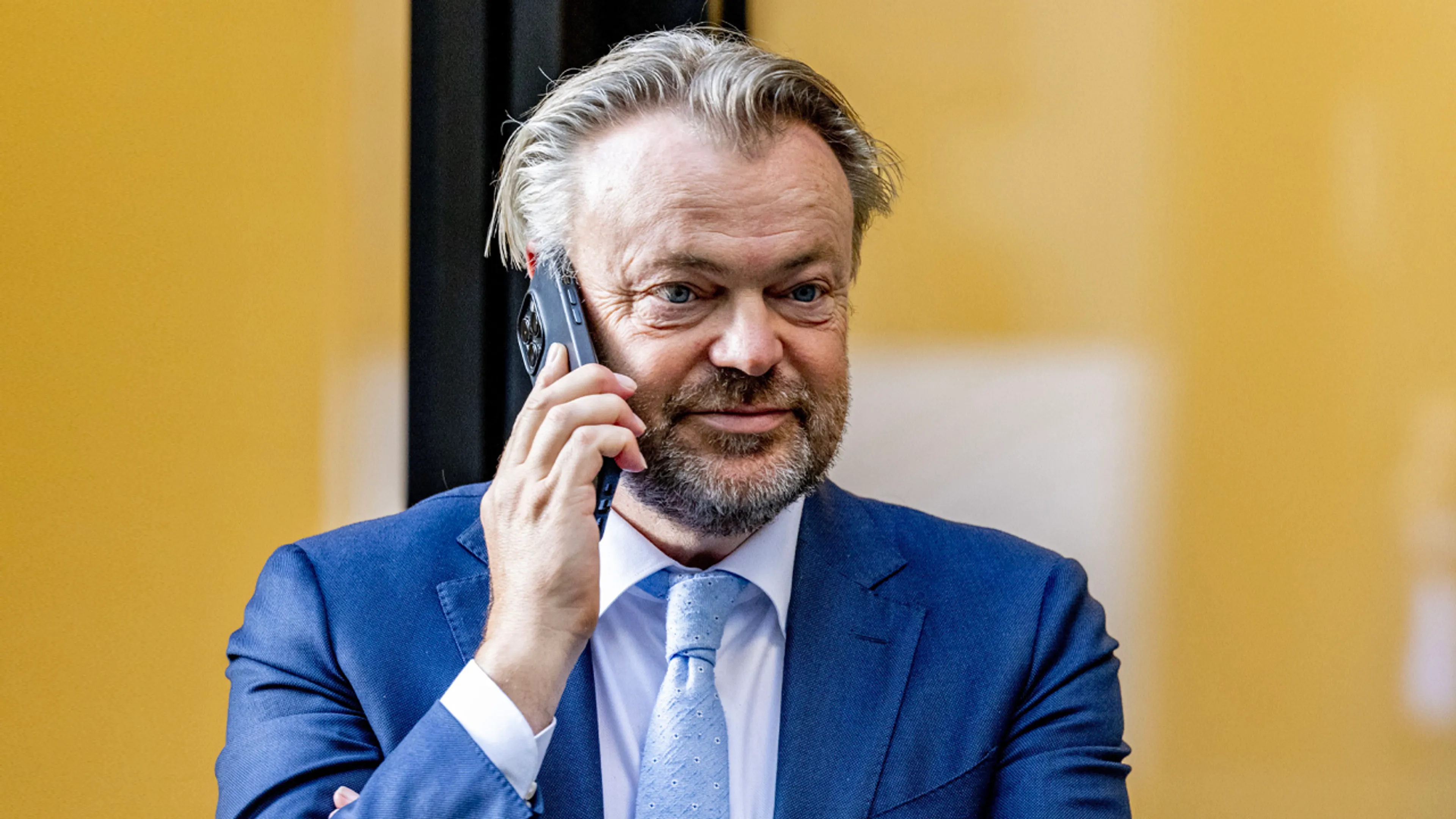 Bekende presentatrices zeggen dat WNL-baas Bert Huisjes zorgt voor angstcultuur bij omroep