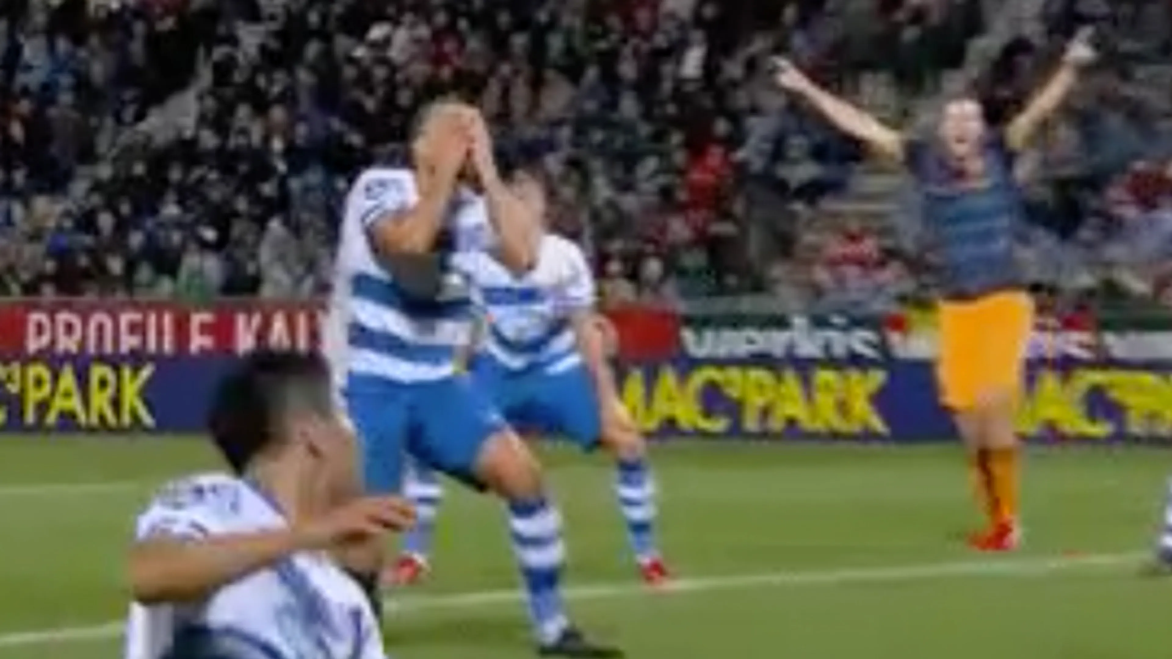 VIDEOGOAL: Bram van Polen zet Heerenveen op voorsprong na ongelukkige eigen goal