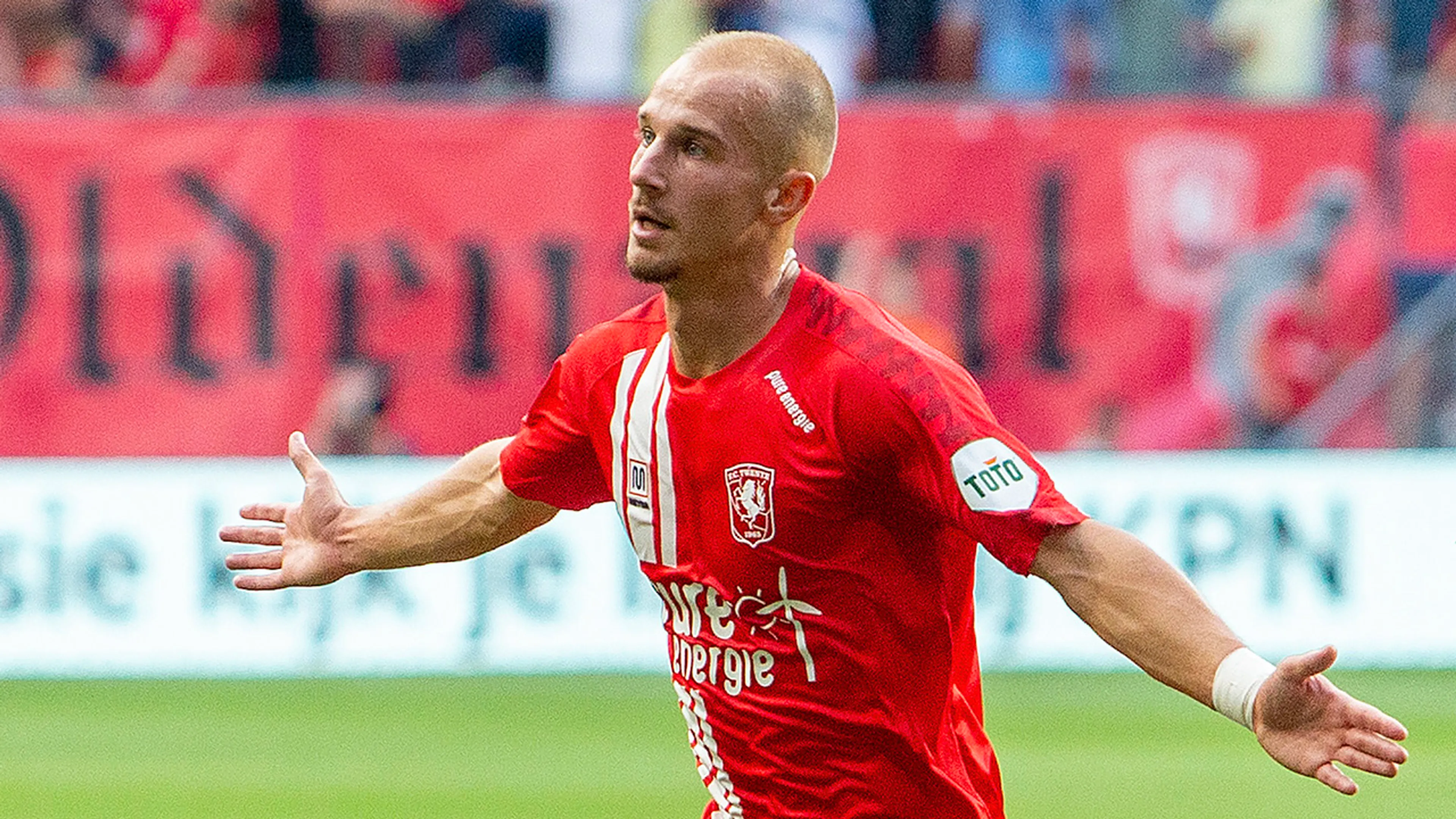 Dubbelslag Černý bezorgt PSV eerste nederlaag van het seizoen
