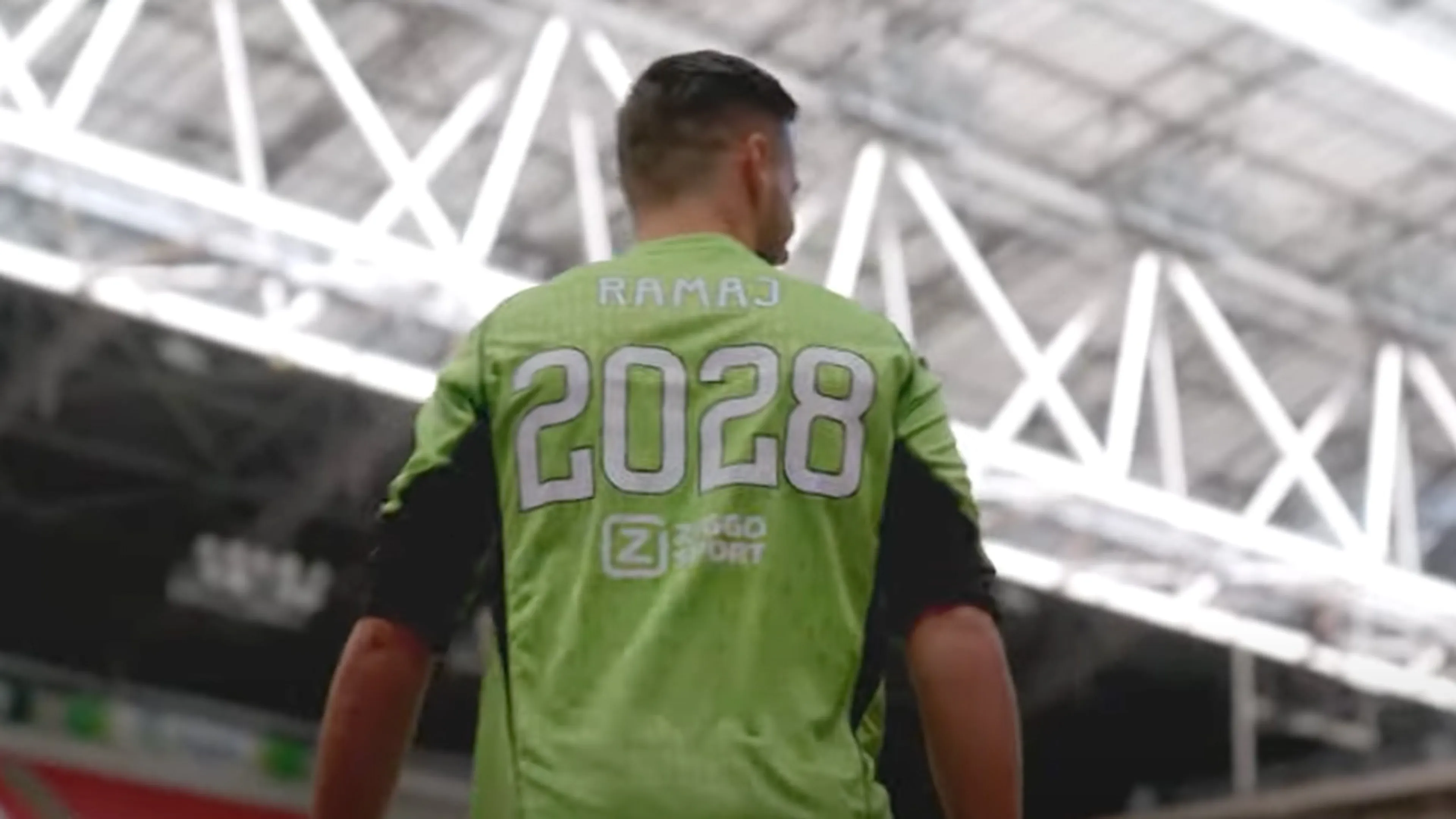 Officieel: Duitse doelman Diant Ramaj tekent voor vijf seizoenen bij Ajax